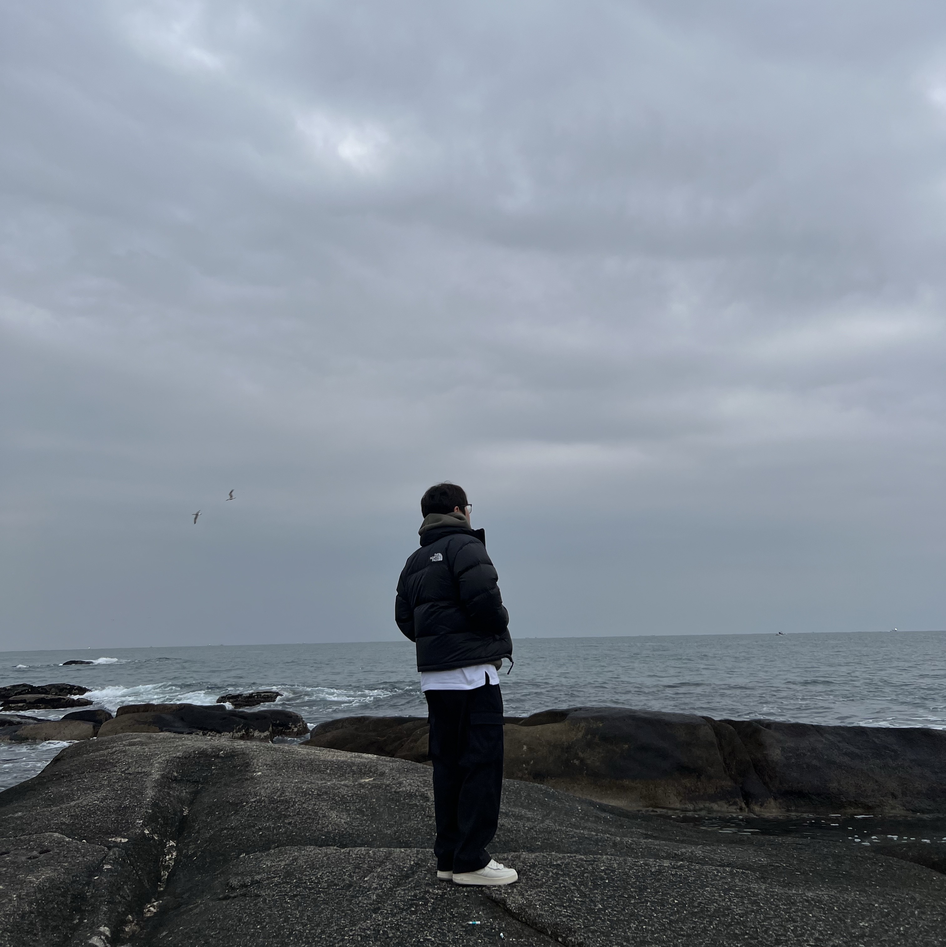 Nike x Comme des Garcons Homme Plus Air Force Mid White, The North Face 1996 Eco Nuptse Jacket Black 착용 스타일 - 2