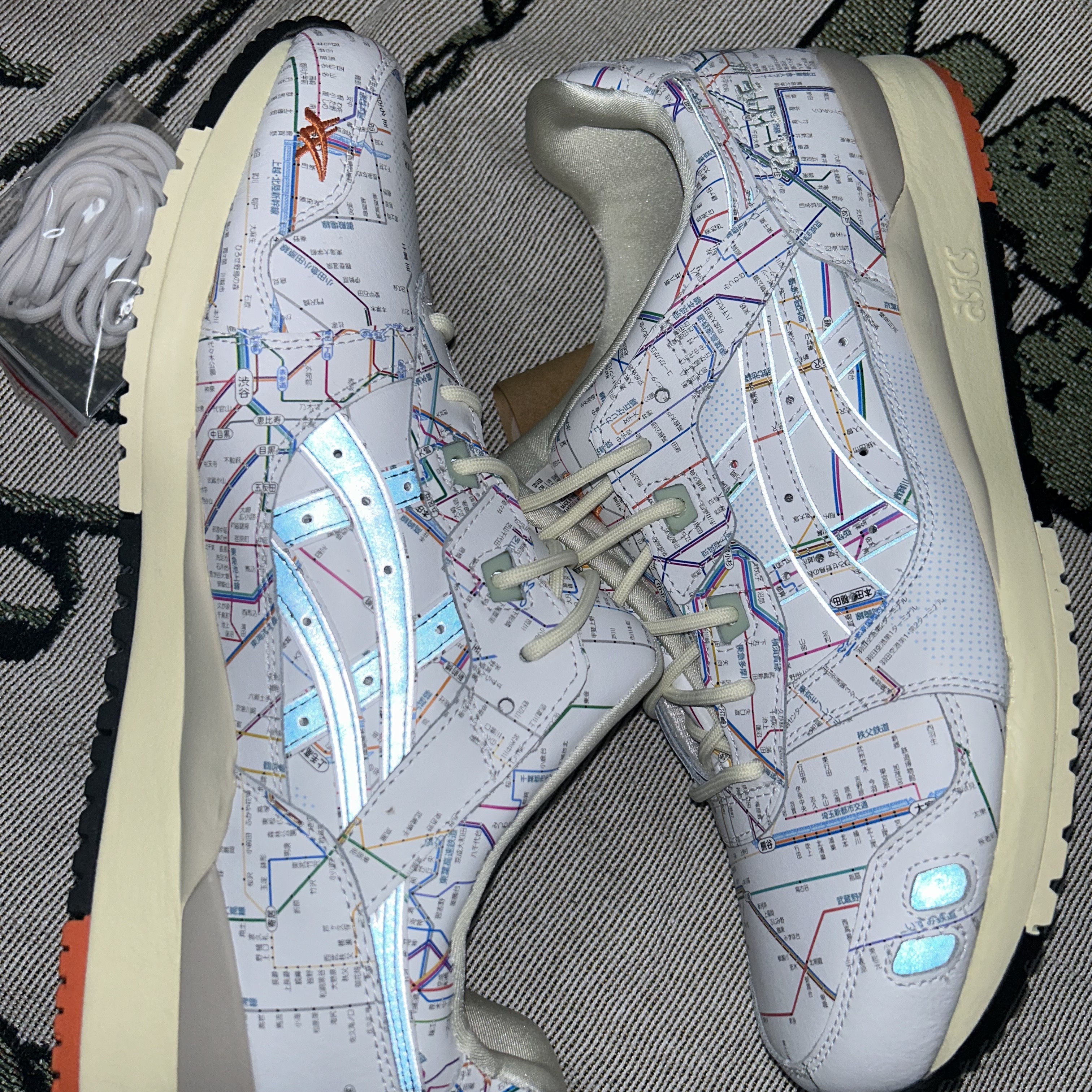 Asics x Atmos Gel-Lyte III OG Subway Pack Tokyo 착용 스타일 - 2