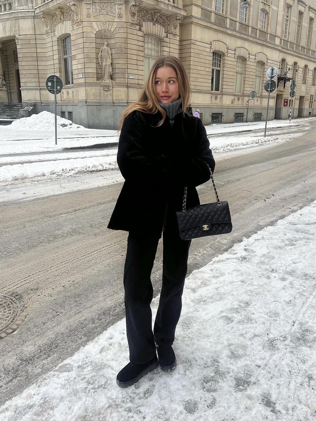 Chanel Mini Flap Bag with Top Handle Lambskin & Gold Black, (W) Miu Miu Satin Ballerinas Black 착용 스타일 - 2