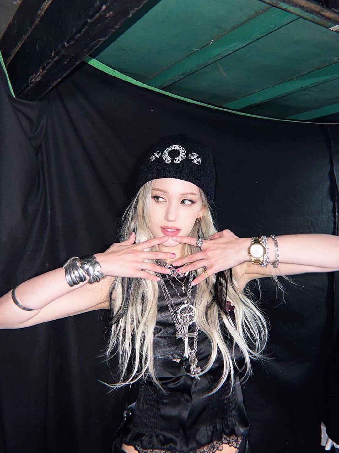 Chrome Hearts Big Daddy Cashmere Beanie White (Star Top Button Ver.), Chrome Hearts Horseshoe Beanie Black 착용 스타일 - 4