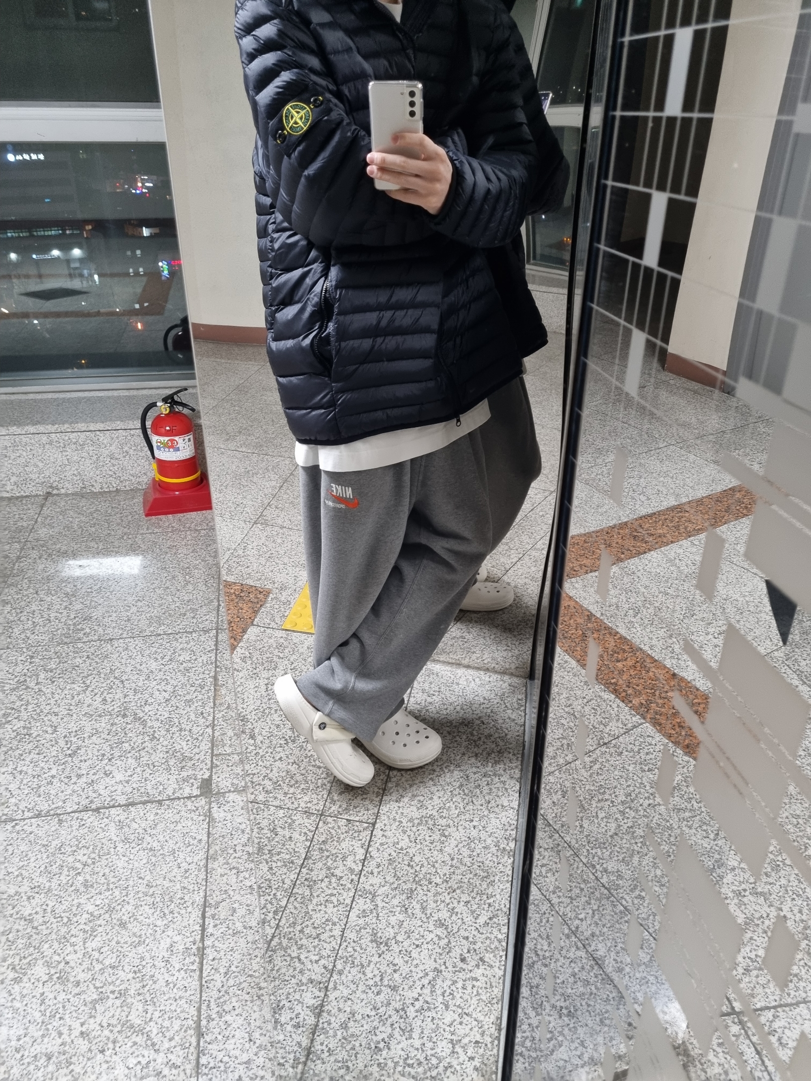 Stone Island 41524 Packable Loom Woven Chambers R-Nylon Down-TC Jacket Navy Blue - 23SS 착용 스타일