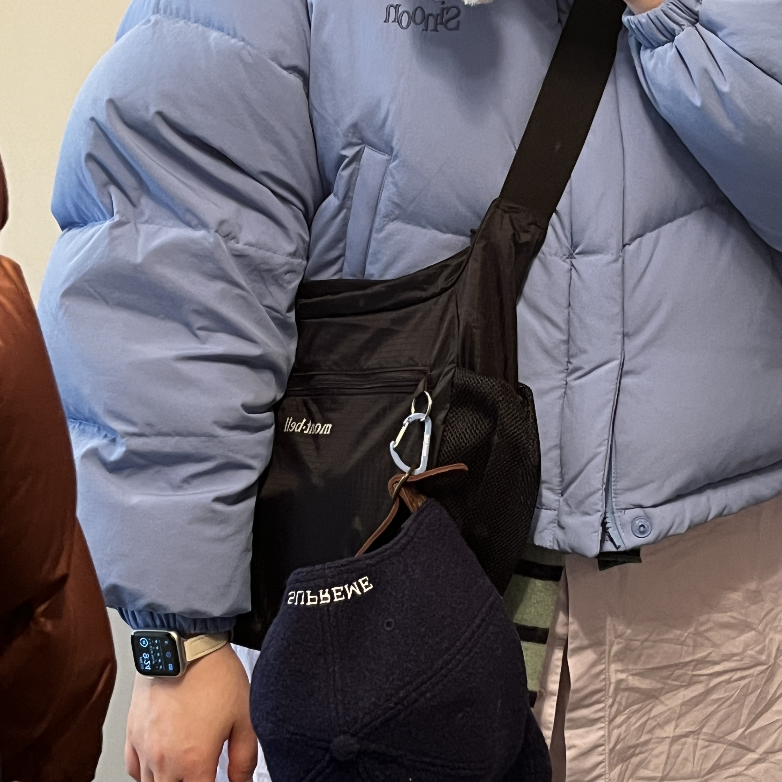 Montbell Pocketable Light Shoulder Bag Small Black, Supreme Boiled Wool S Logo 6-Panel Black - 22FW 착용 스타일