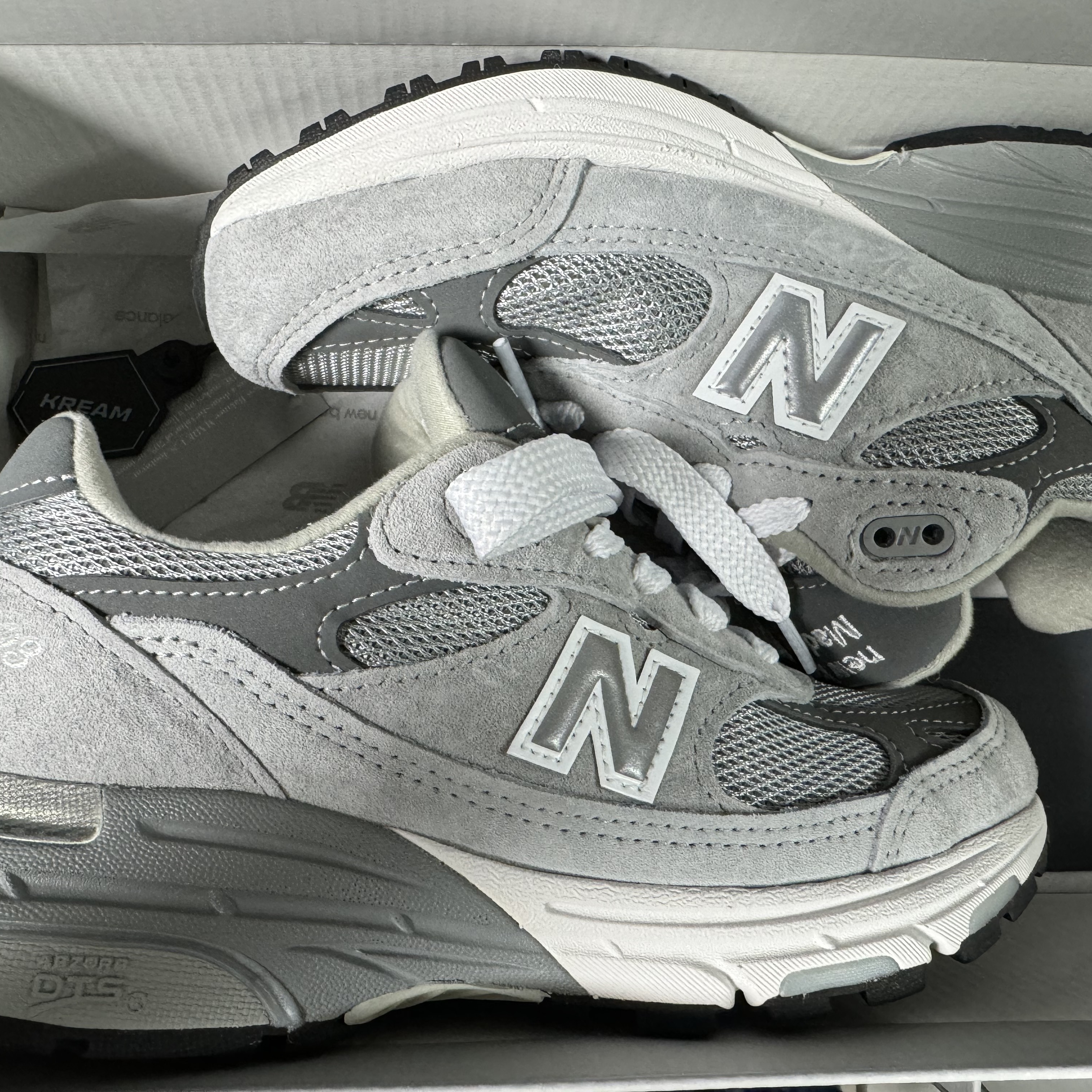 (W) New Balance 993 Made in USA Grey - B Standard 착용 스타일