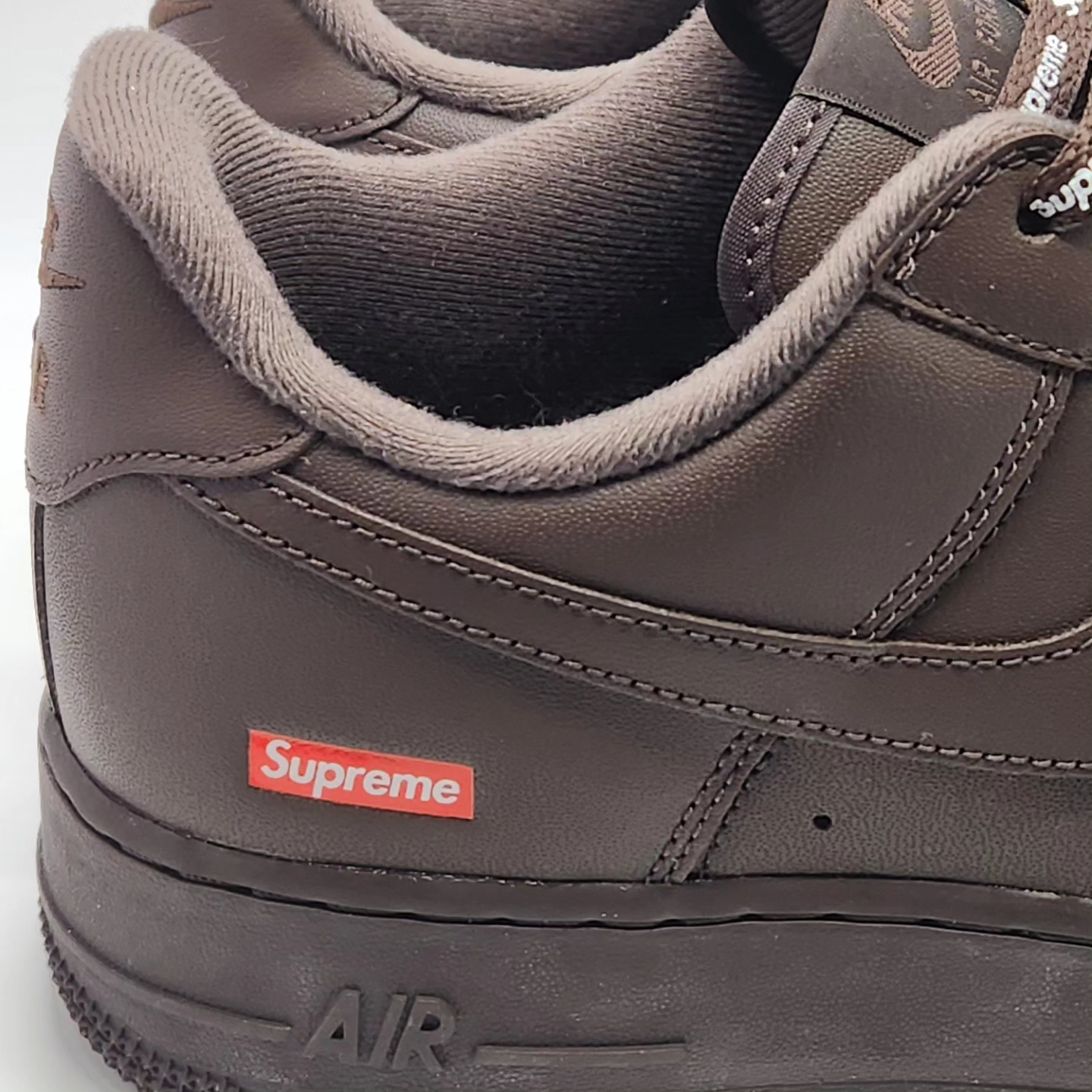 Nike x Supreme Air Force 1 Low Baroque Brown 착용 스타일 - 2