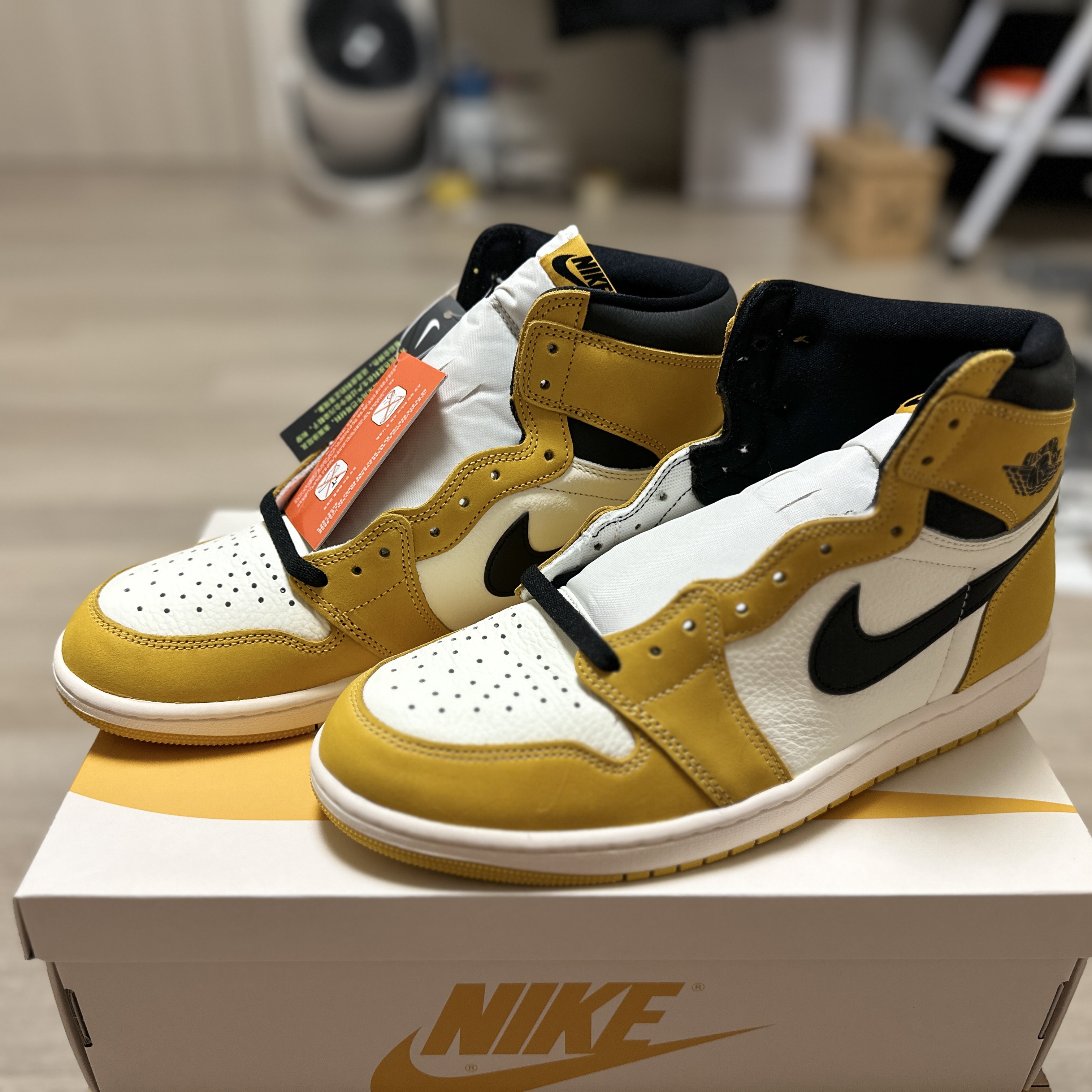 Jordan 1 Retro High OG Yellow Ochre 착용 스타일 - 4