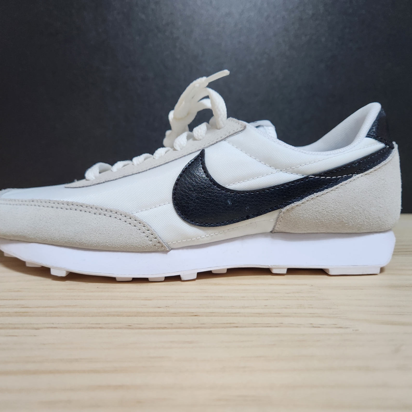 (W) Nike Daybreak Summit White Black 착용 스타일 - 1