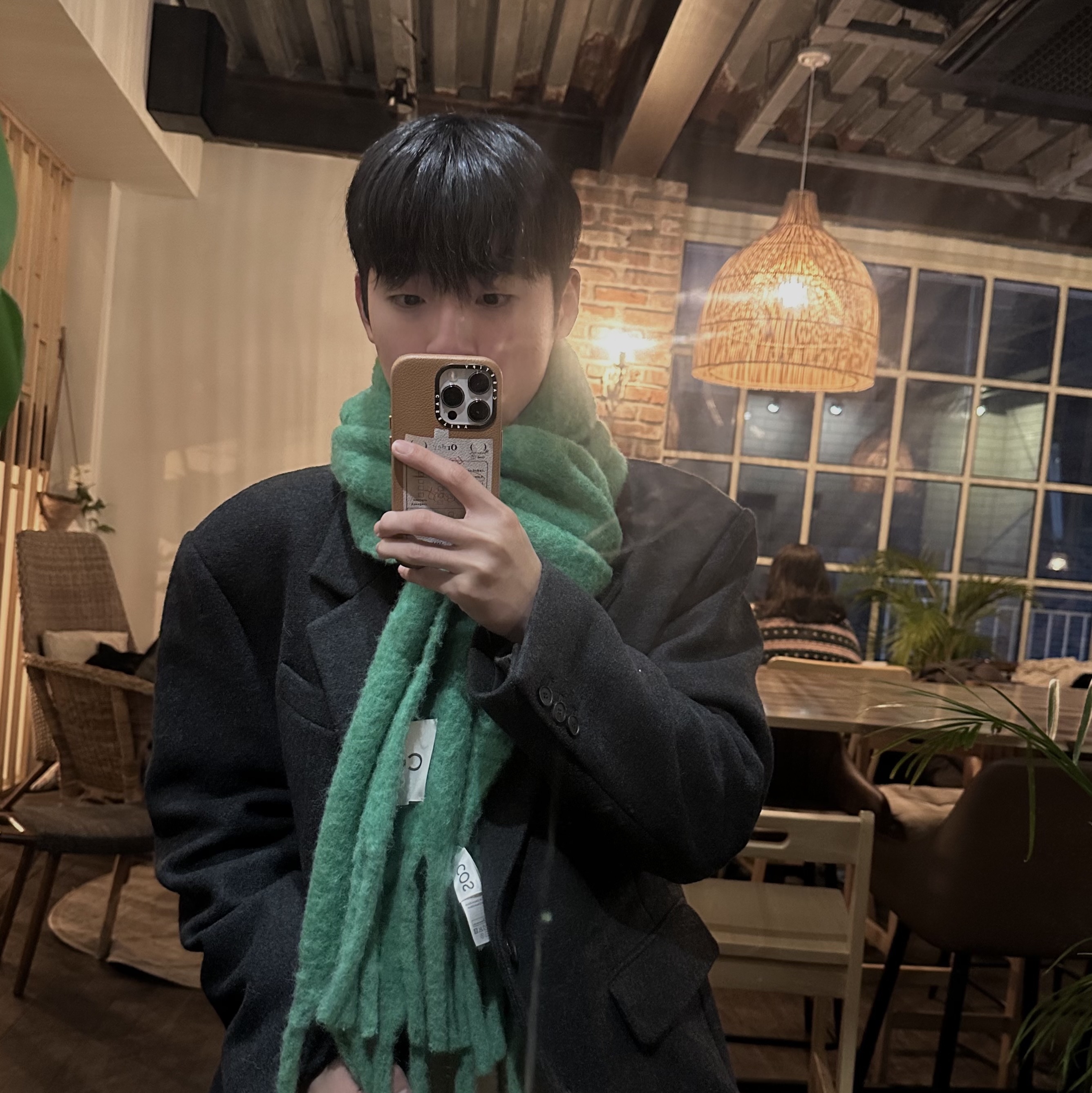 Casetify x Camel Coffee iPhone Order Paper Magsafe Leather Case Latte, COS Oversized Mohair Blend Muffler Dark Turquoise 착용 스타일 - 4