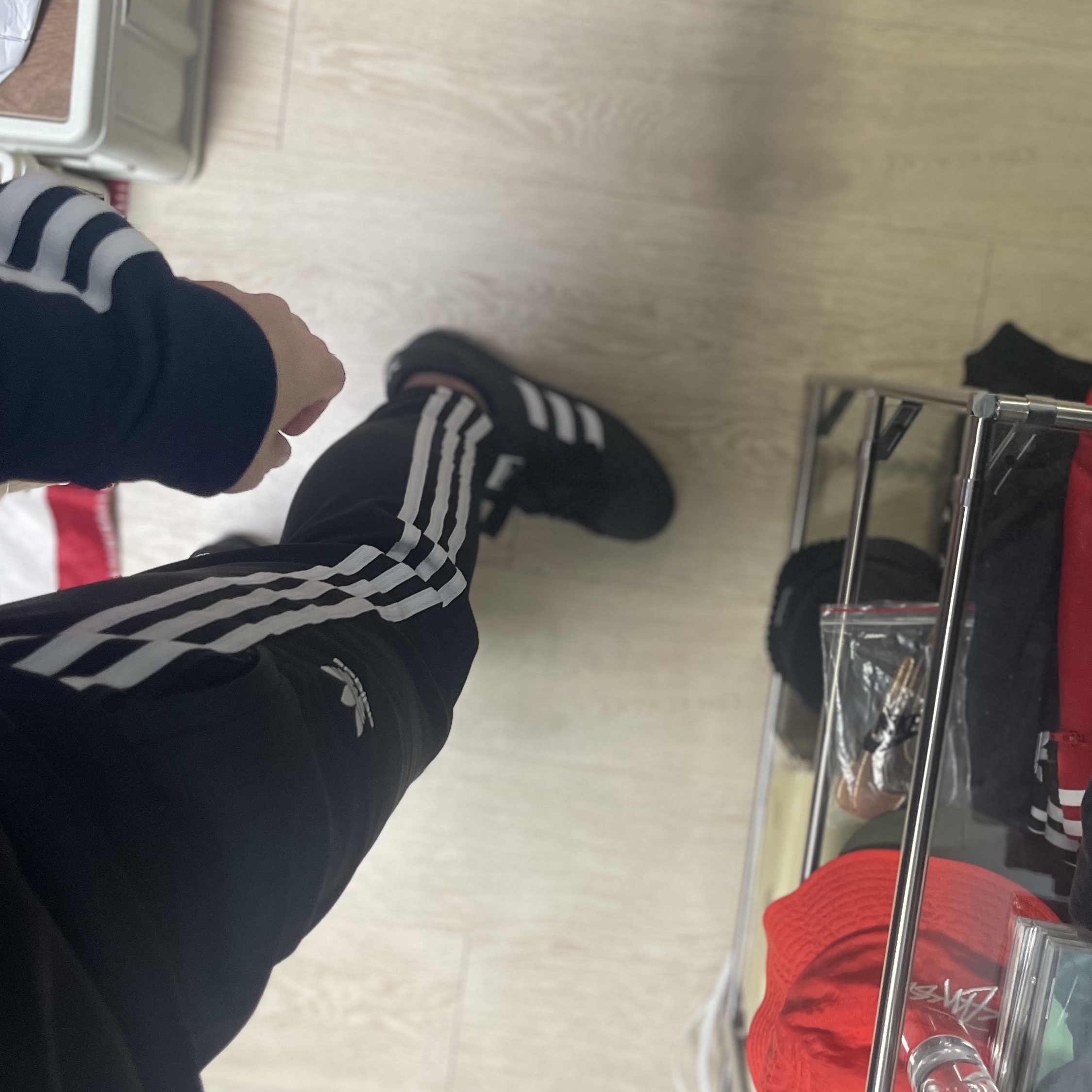 Adidas Superstar Core Black Cloud White 착용 스타일