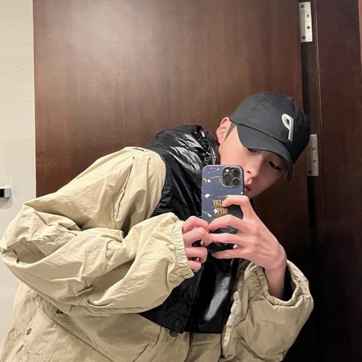 Palace P 6-Panel Black - 22FW 착용 스타일