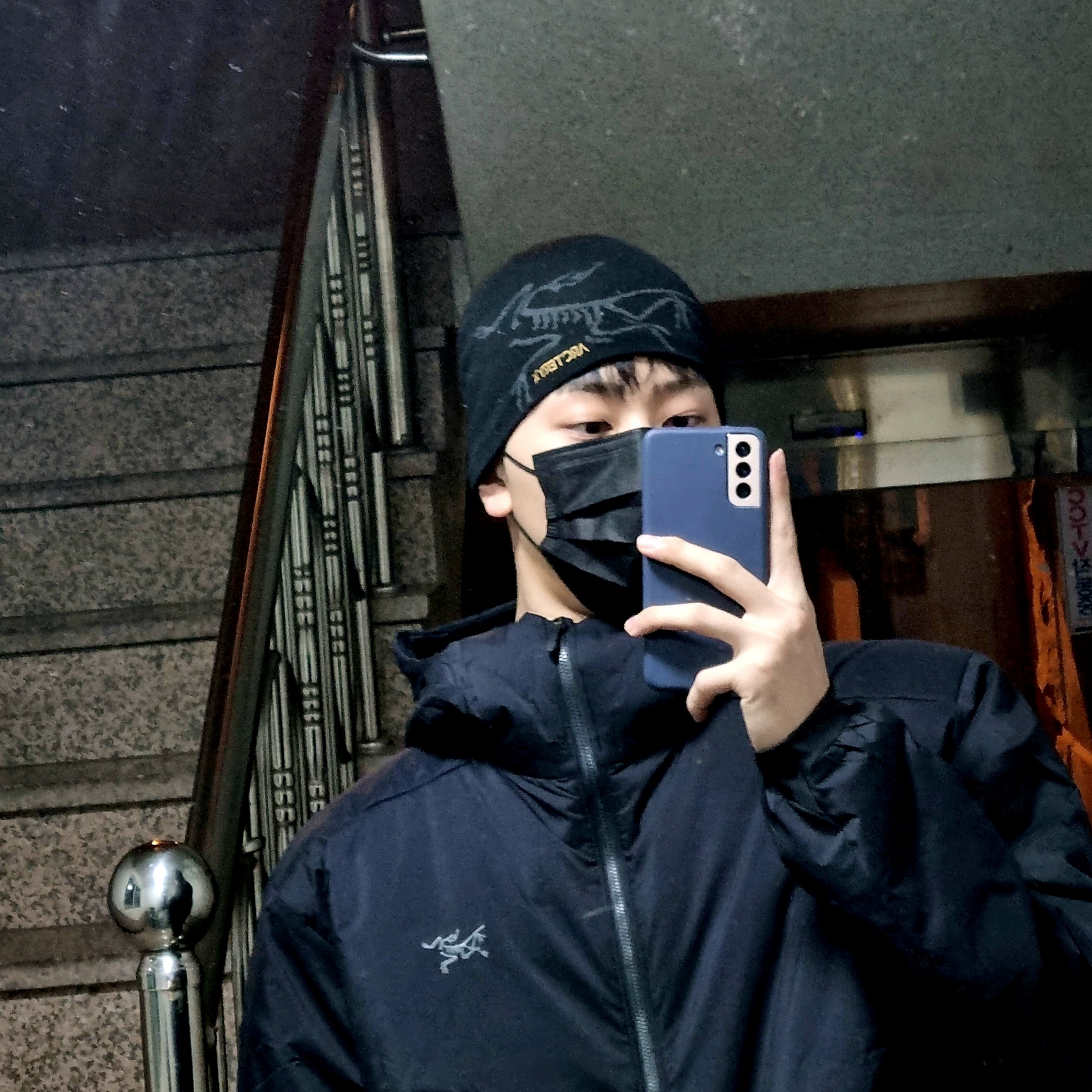 Arc'teryx Atom Heavyweight Hoody Black, Arc'teryx Bird Head Toque 24K Black 착용 스타일