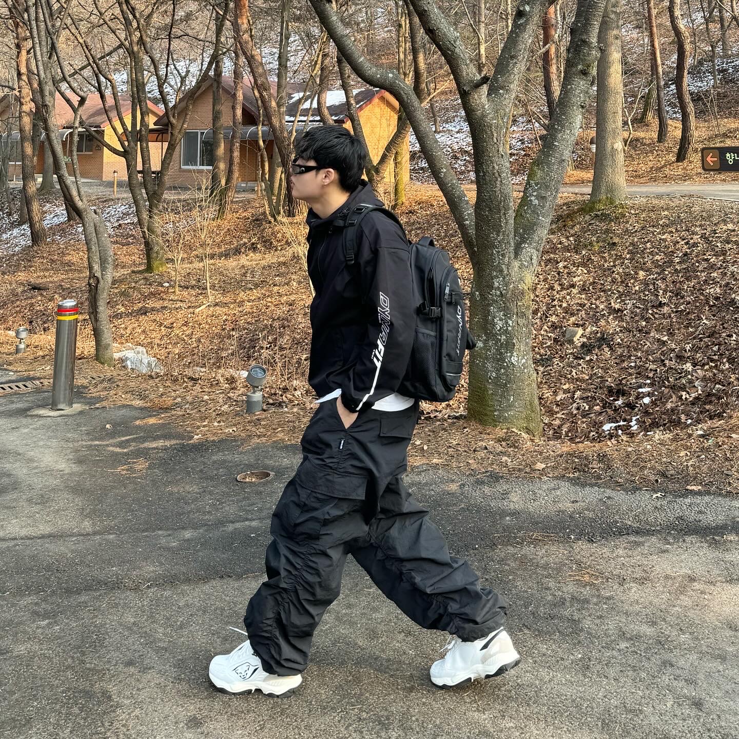 Gentle Monster x Maison Margiela MM003 Black Black 착용 스타일 - 8