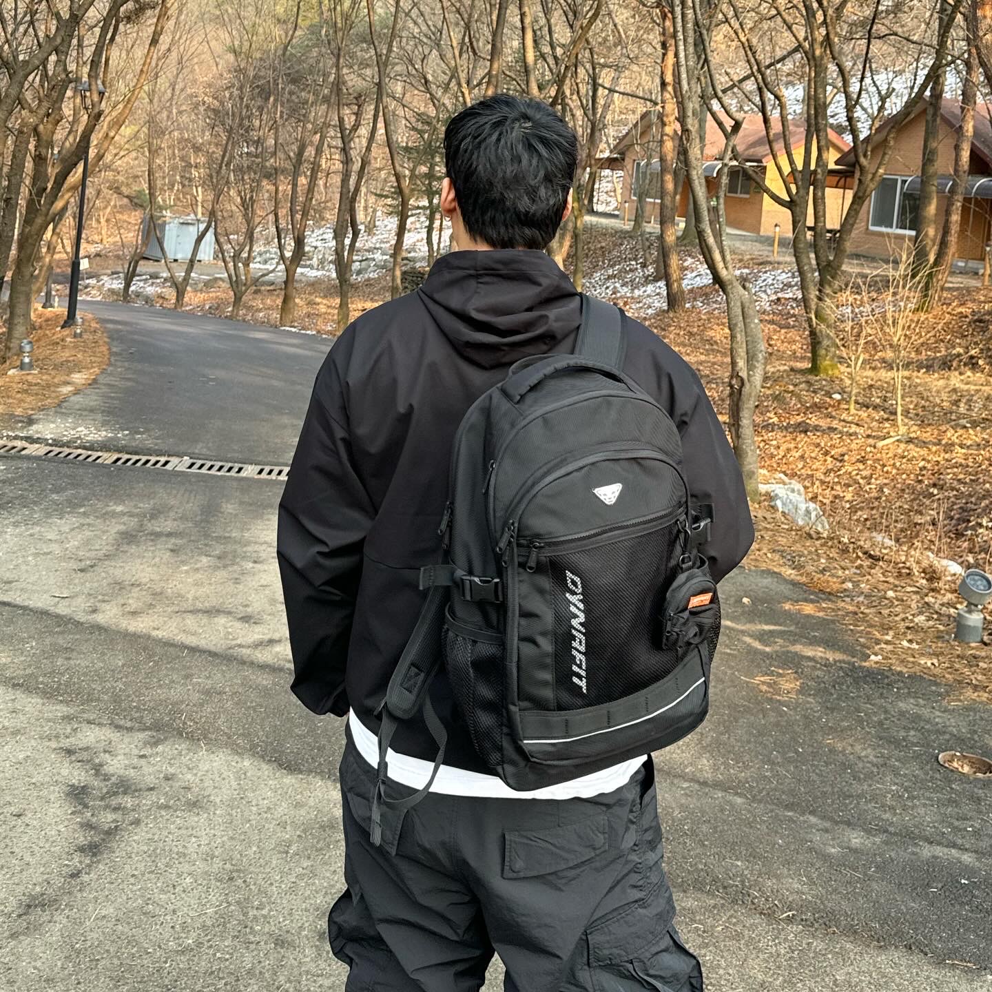 Gentle Monster x Maison Margiela MM003 Black Black 착용 스타일 - 3