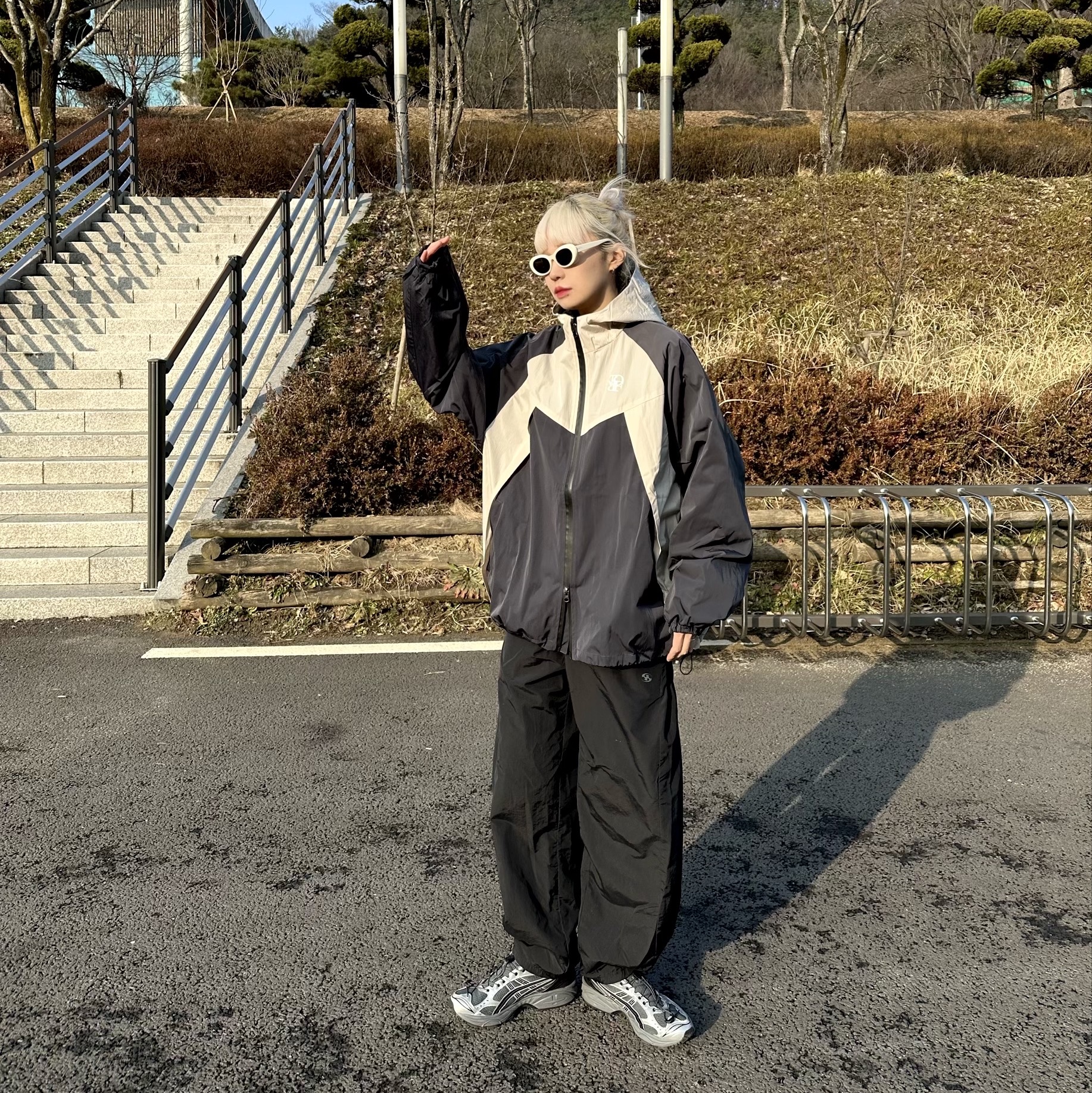 Asics x Unaffected Gel-Kayano 14 Silver Moon, Sansan Gear Side Snap Pants Black 착용 스타일 - 1