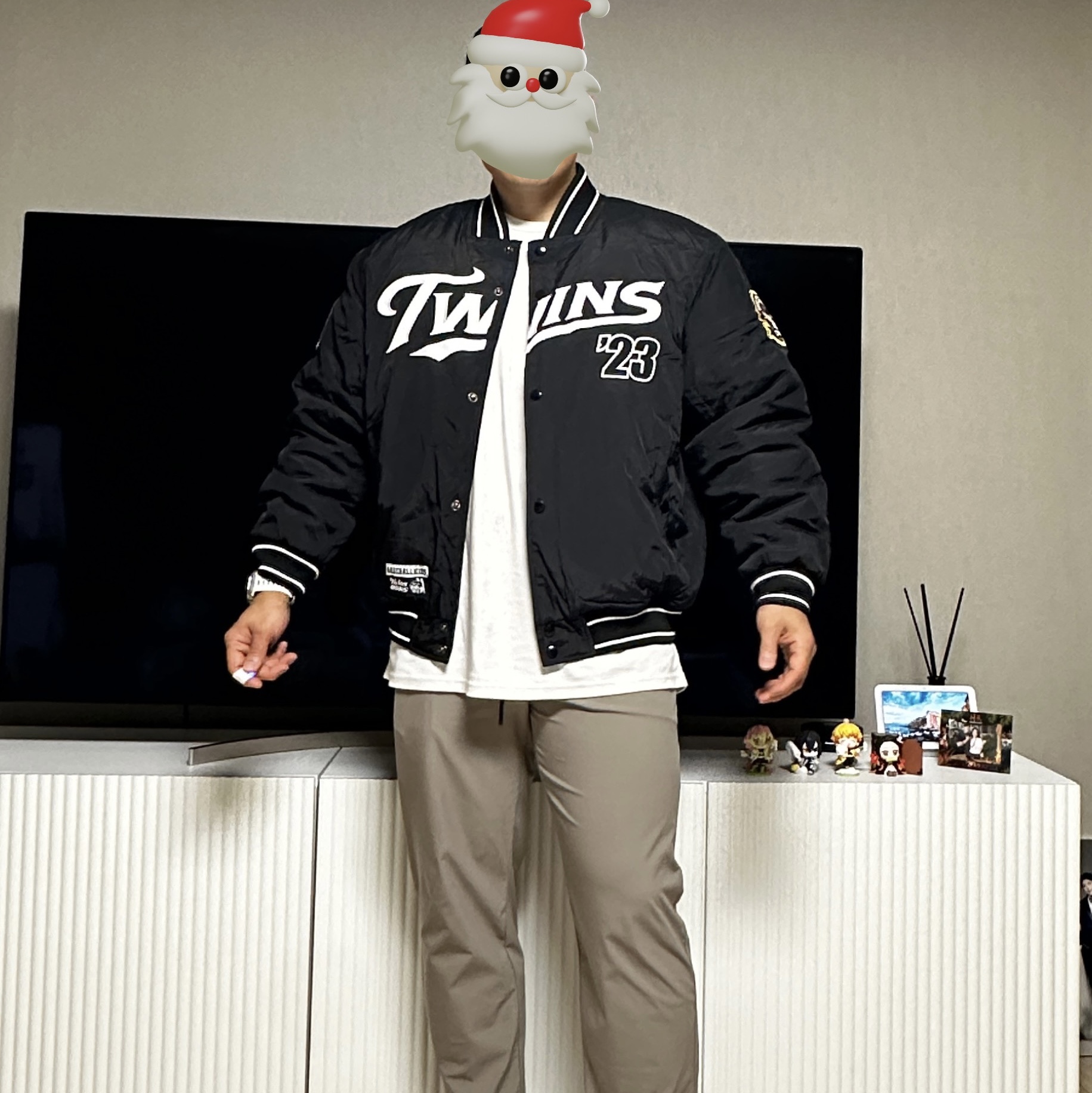 BDNS x LG TWINS 2023 Champions Jumper Black 착용 스타일 - 1