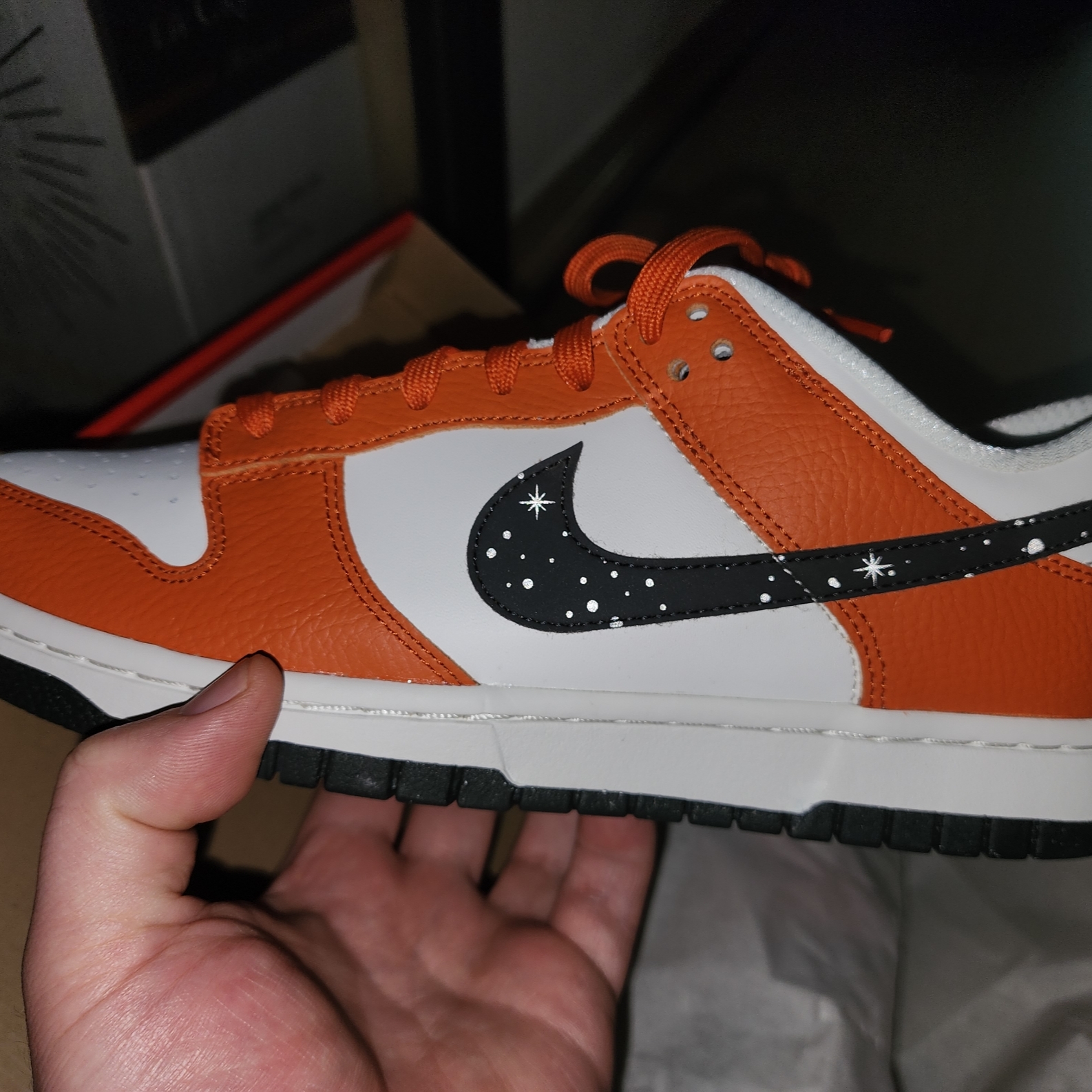 Nike Dunk Low Campfire Orange 착용 스타일 - 1