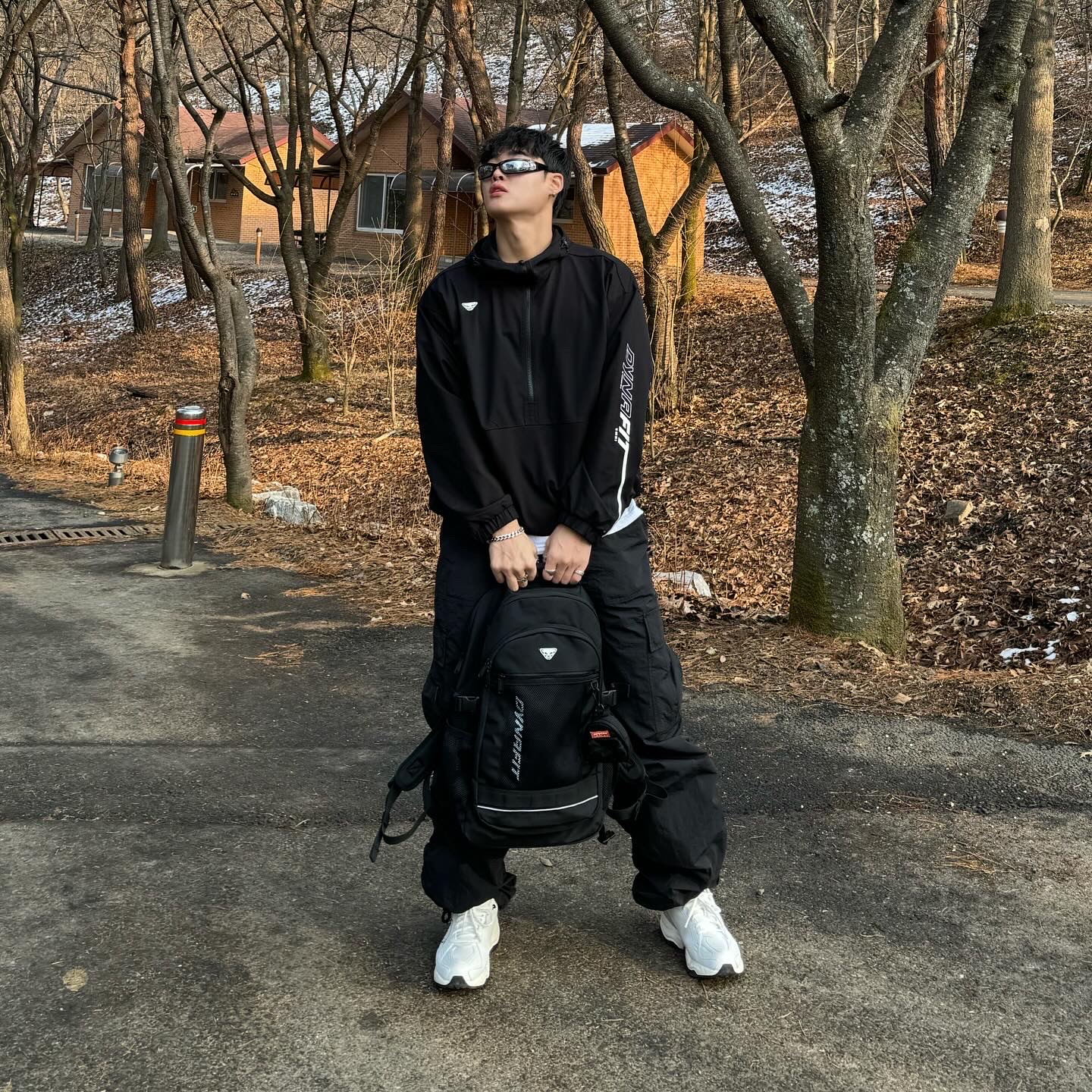 Gentle Monster x Maison Margiela MM003 Black Black 착용 스타일 - 6