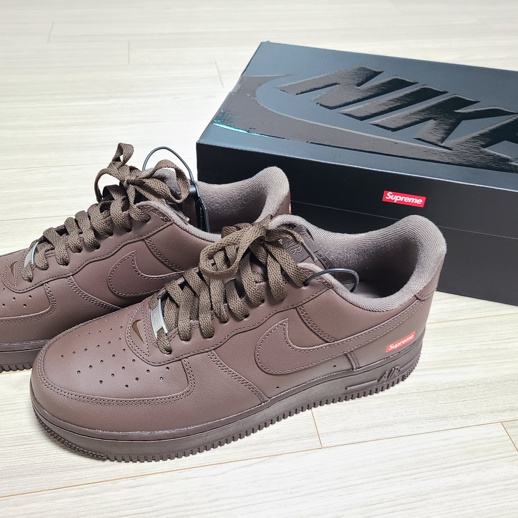 Nike x Supreme Air Force 1 Low Baroque Brown 착용 스타일 - 1