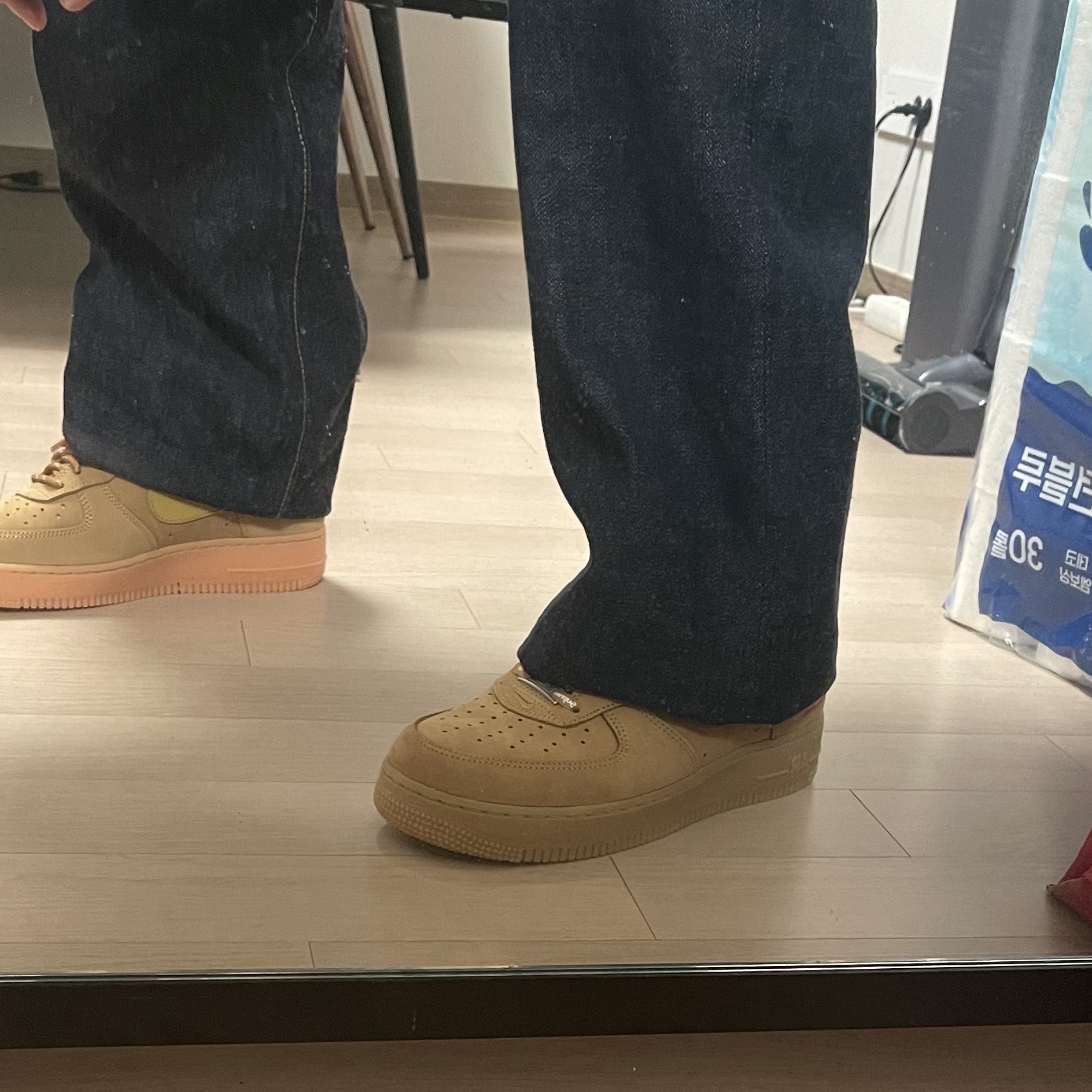 Nike Air Force 1 '07 WB Flax 착용 스타일 - 4