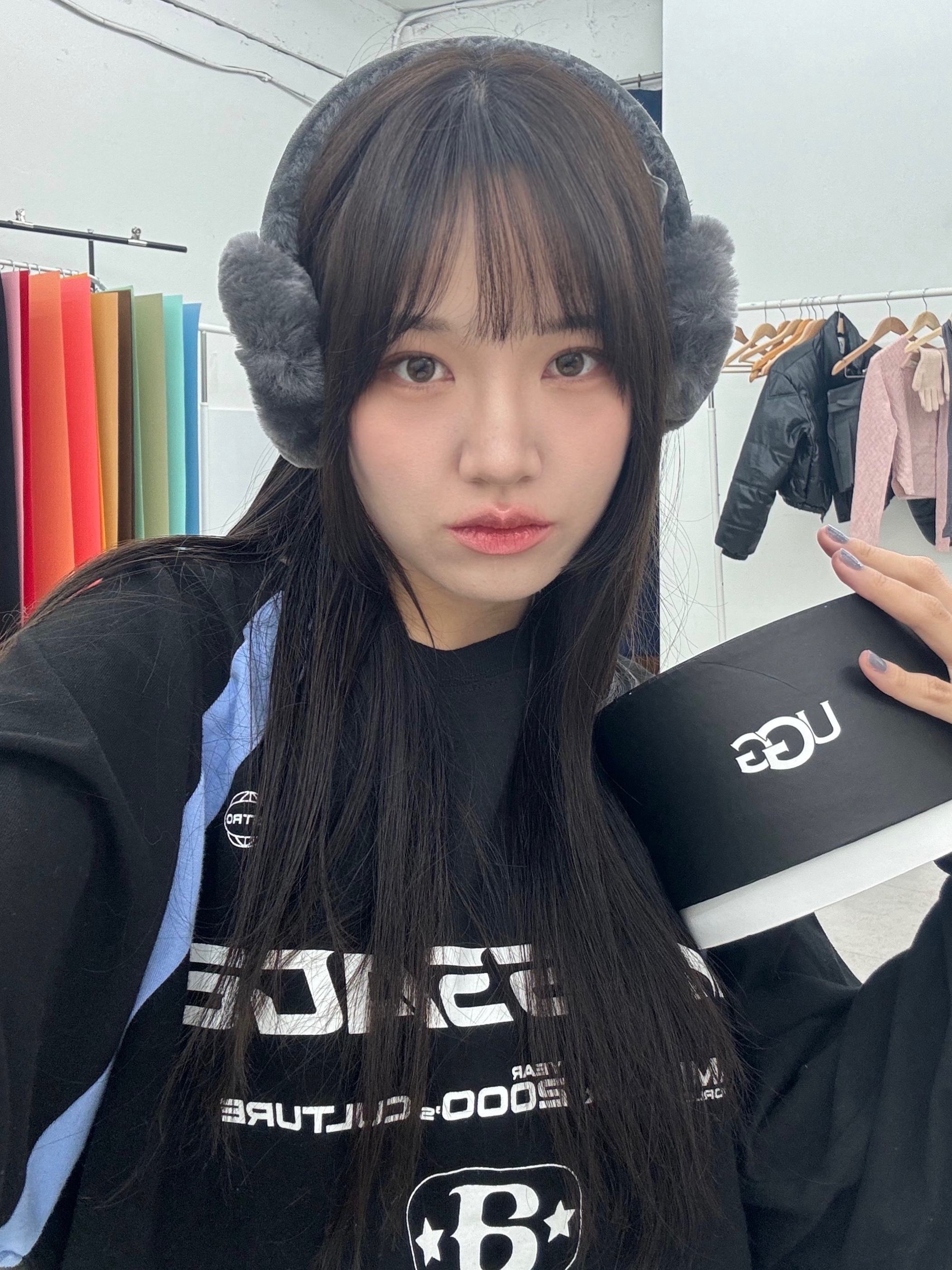 (W) UGG Embroidered Logo Earmuff Metal 착용 스타일 - 1