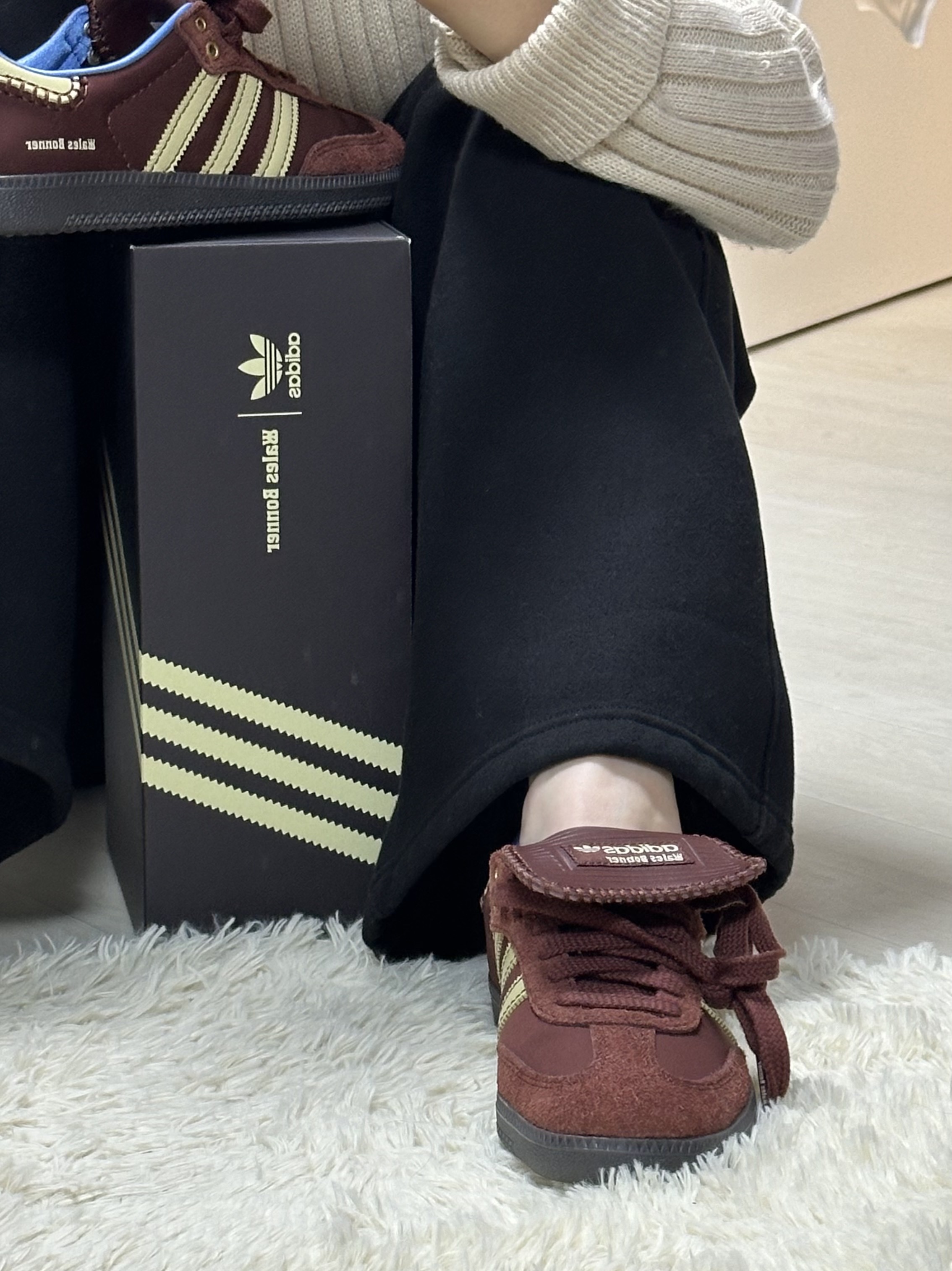 Adidas x Wales Bonner Nylon Samba Fox Brown Sandy Beige 착용 스타일 - 2