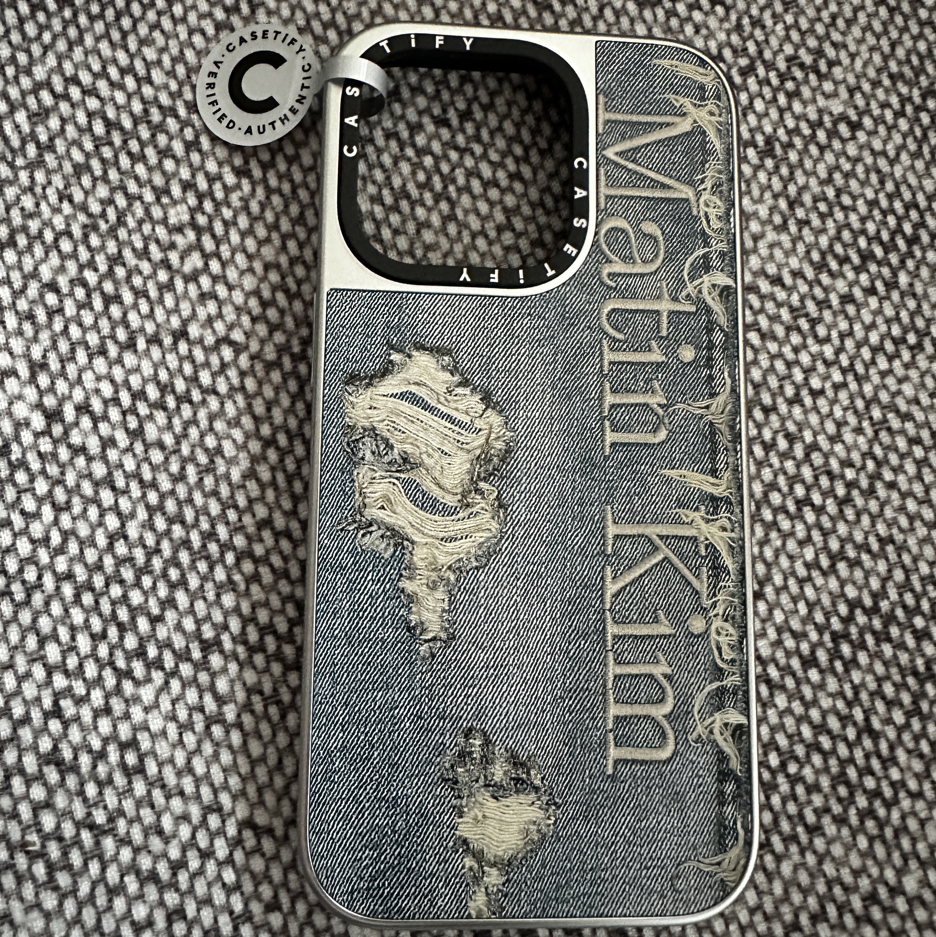 Casetify x Matin Kim iPhone Destroyed Denim Magsafe Mirror Case Silver 착용 스타일 - 3
