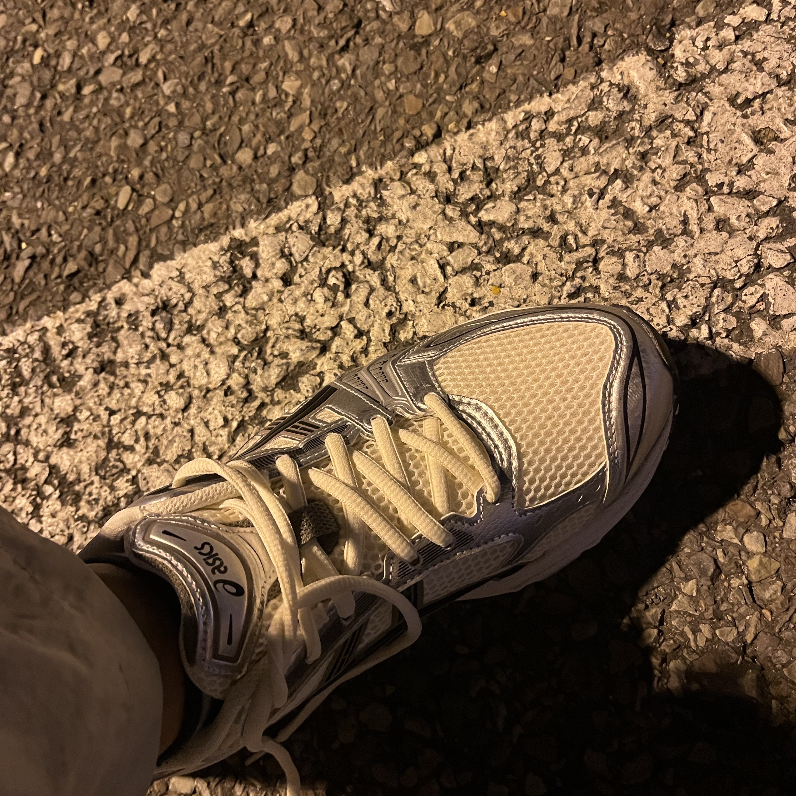 Asics Gel-Kayano 14 Cream Black 착용 스타일