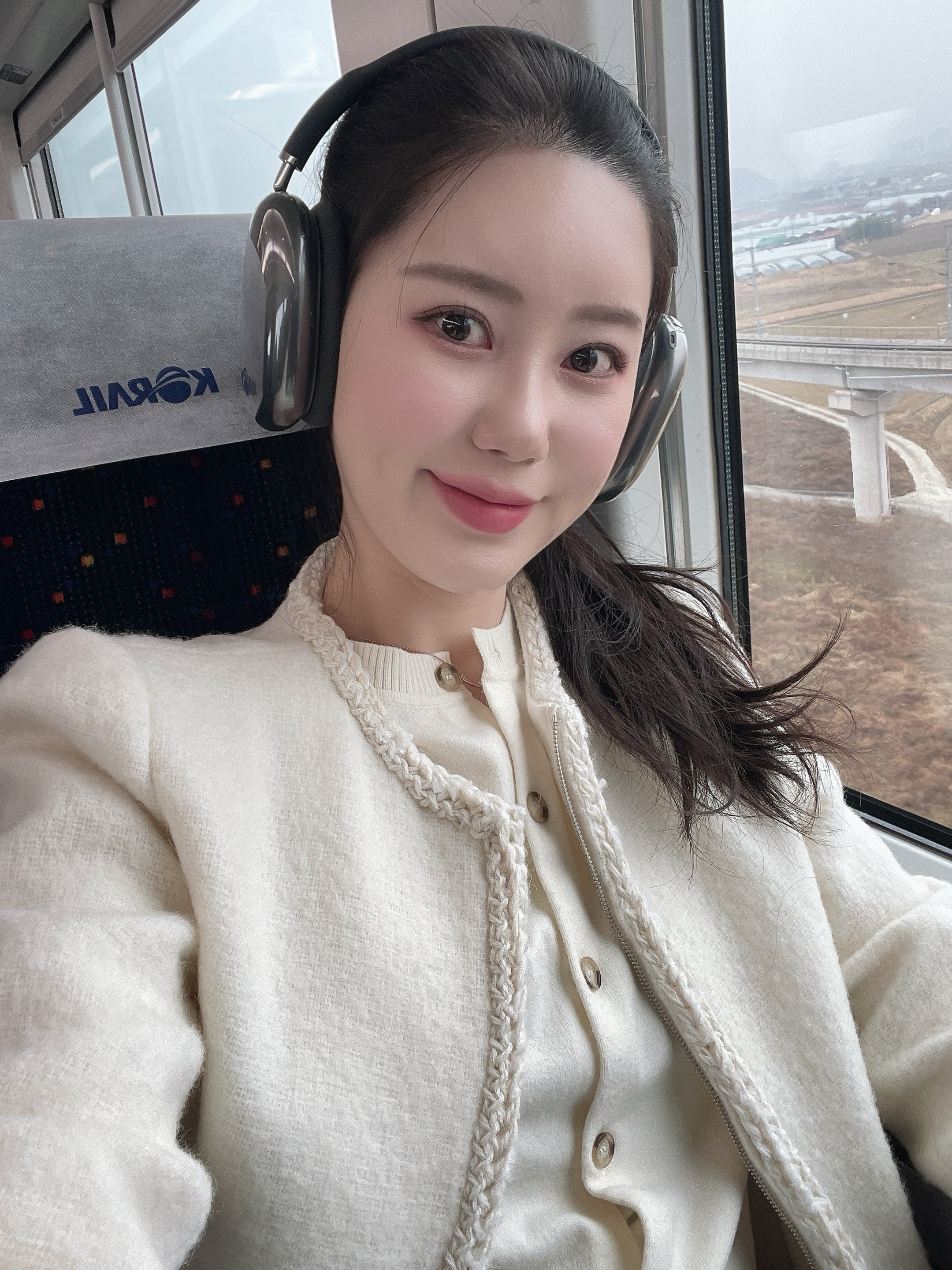 Apple AirPods Max Lightning Space Gray (Korean Ver.) 착용 스타일 - 2