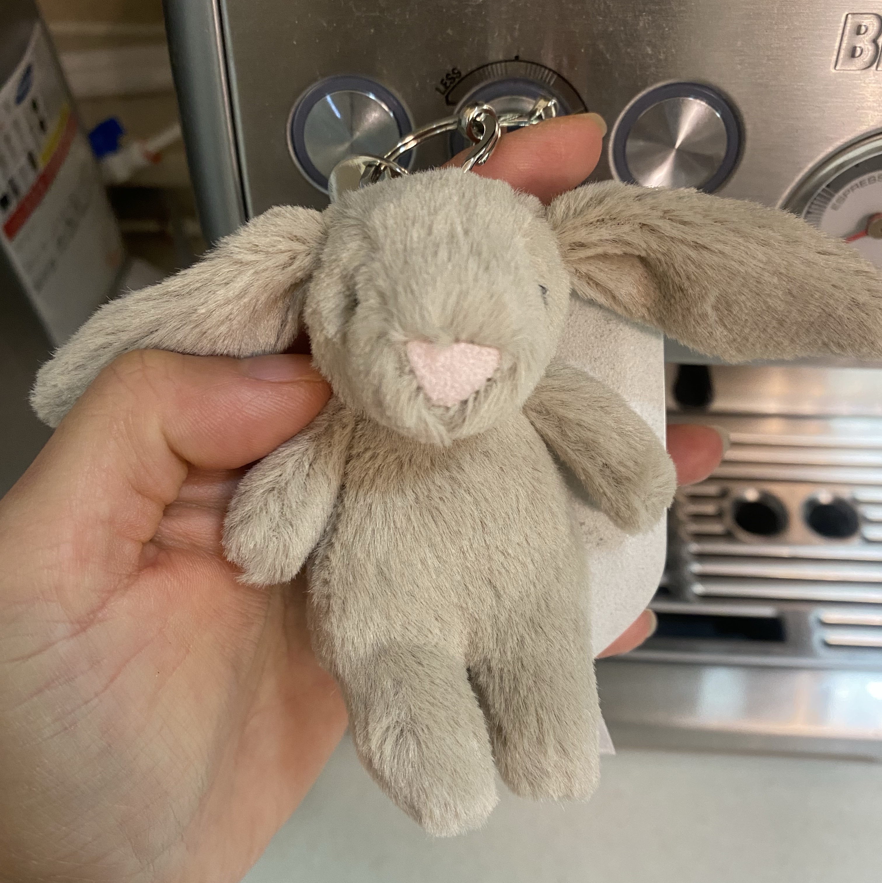 Jellycat Bashful Bunny Bag Charm Beige 착용 스타일