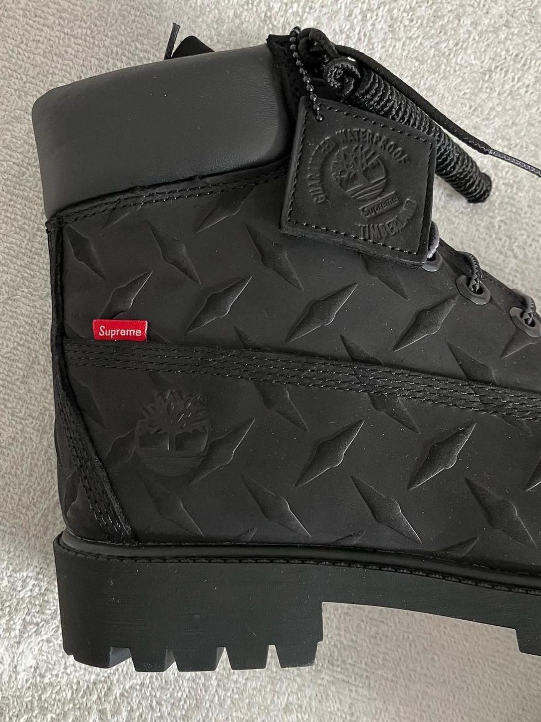 Timberland x Supreme Diamond Plate 6 Inch Premium Waterproof Boot Black - 23FW - Medium, Timberland x Supreme Diamond Plate 6 Inch Premium Waterproof Boot Wheat - 23FW - Medium 착용 스타일 - 4