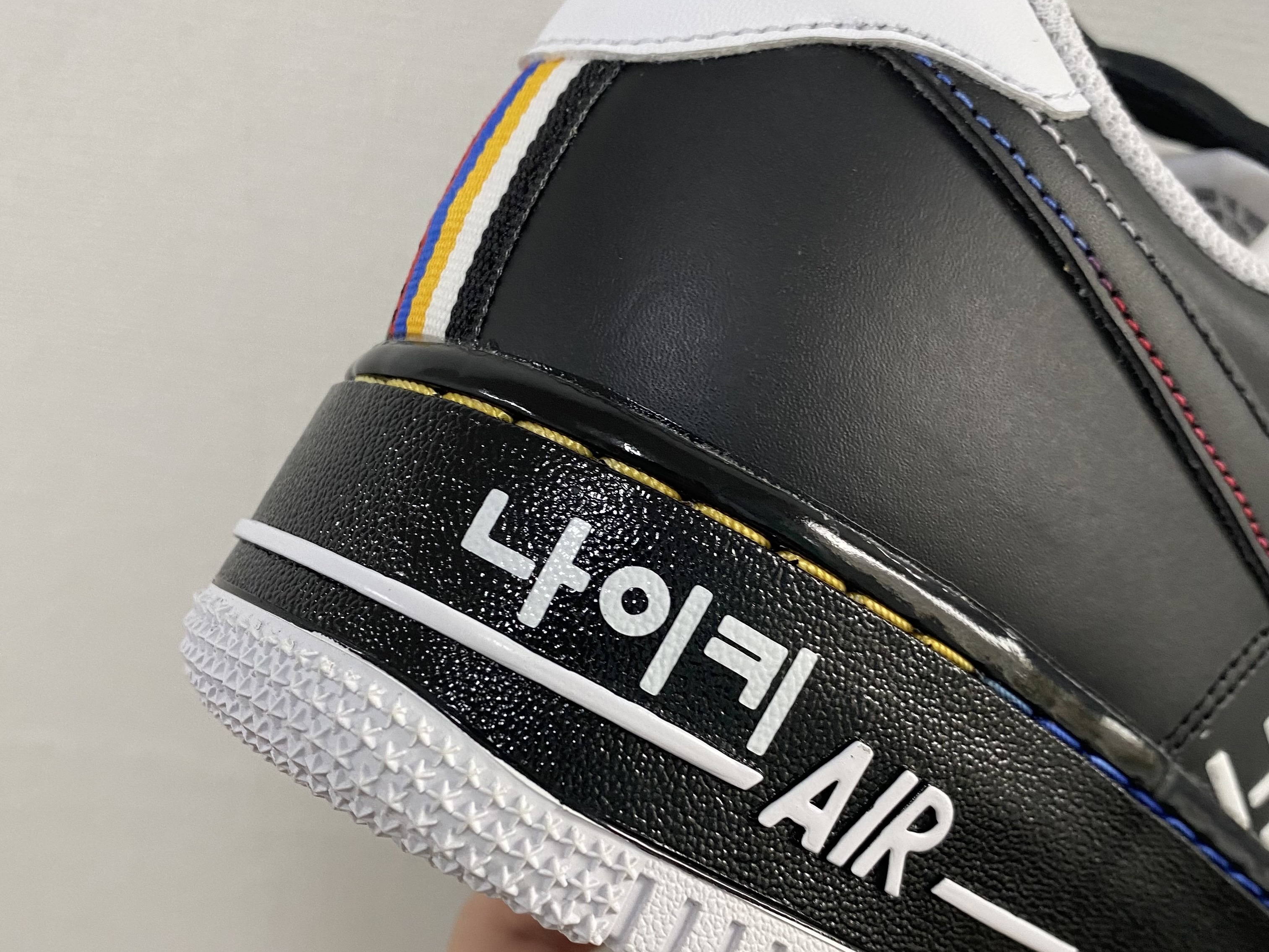 Nike Air Force 1 '07 LV8 Hangul Day 착용 스타일 - 2