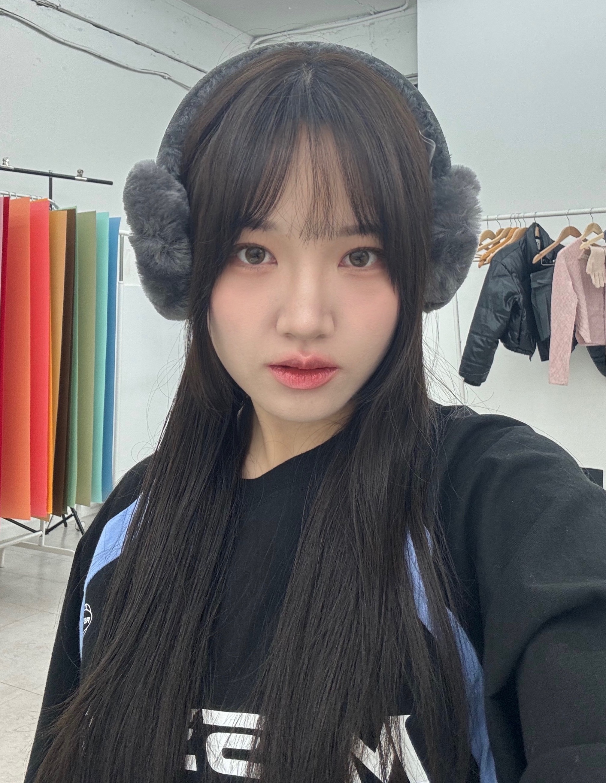(W) UGG Embroidered Logo Earmuff Metal 착용 스타일 - 2