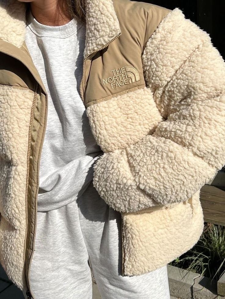 The North Face Sherpa Nuptse Jacket Sand 착용 스타일