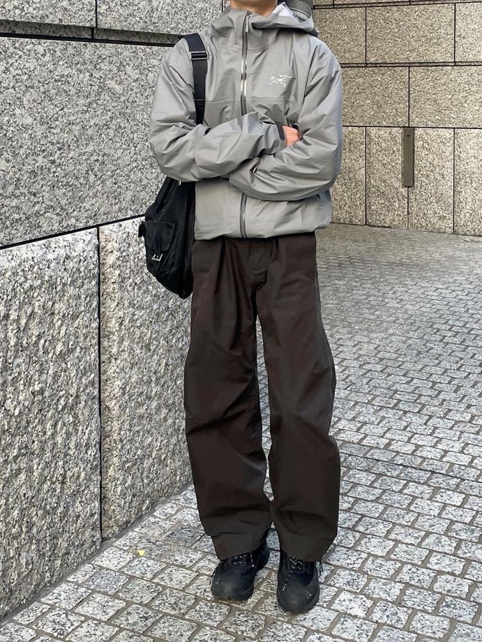 Arc'teryx Atom LT Hoody Void 착용 스타일