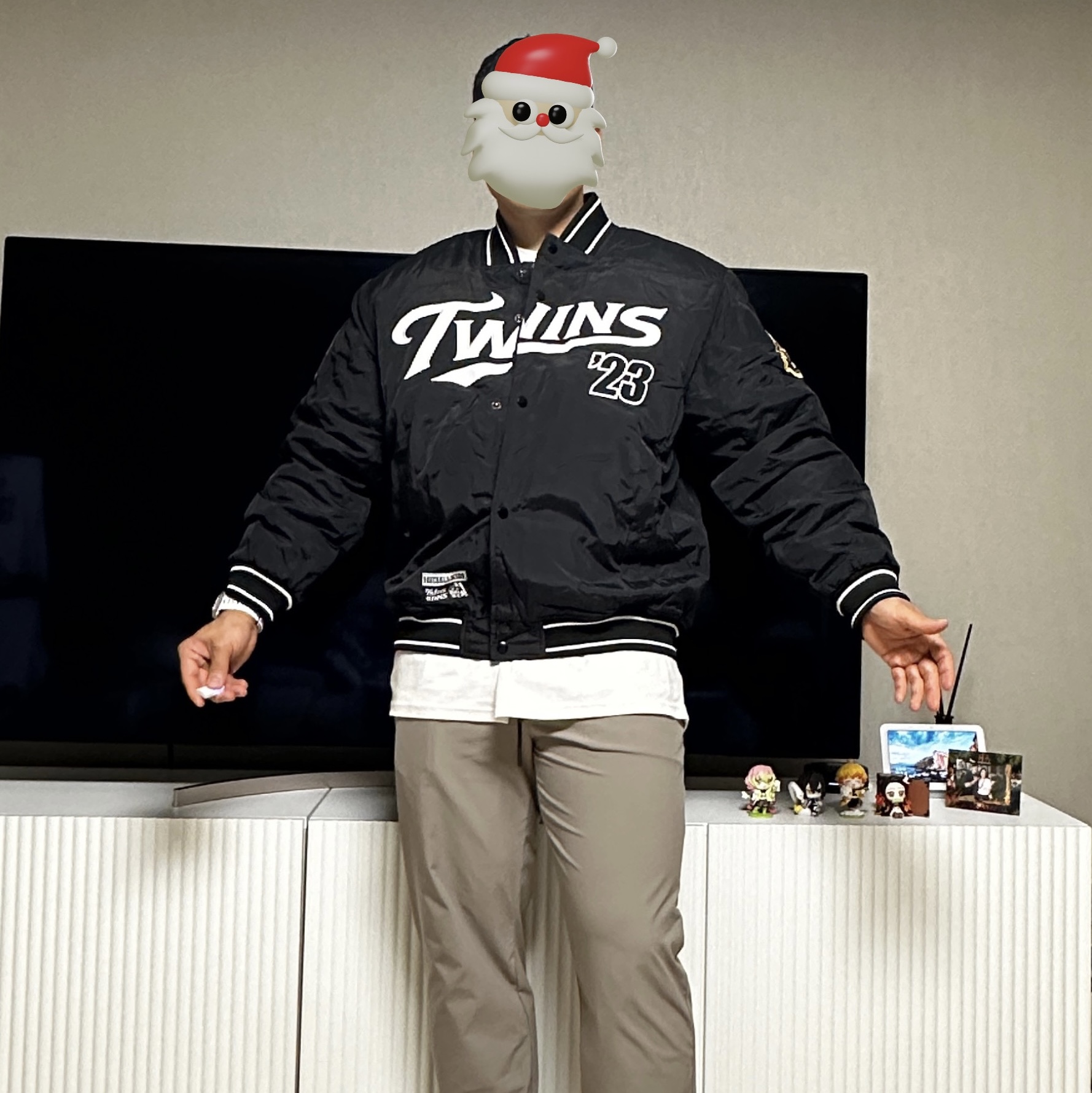 BDNS x LG TWINS 2023 Champions Jumper Black 착용 스타일 - 2