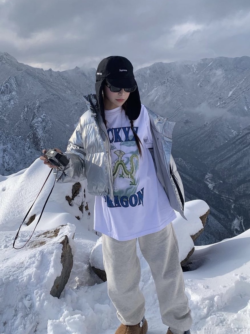 Crocs x Lil Nas X Mega Crush Clog Black Brown, Supreme Gore-Tex Earflap Cap Black - 23FW 착용 스타일 - 2