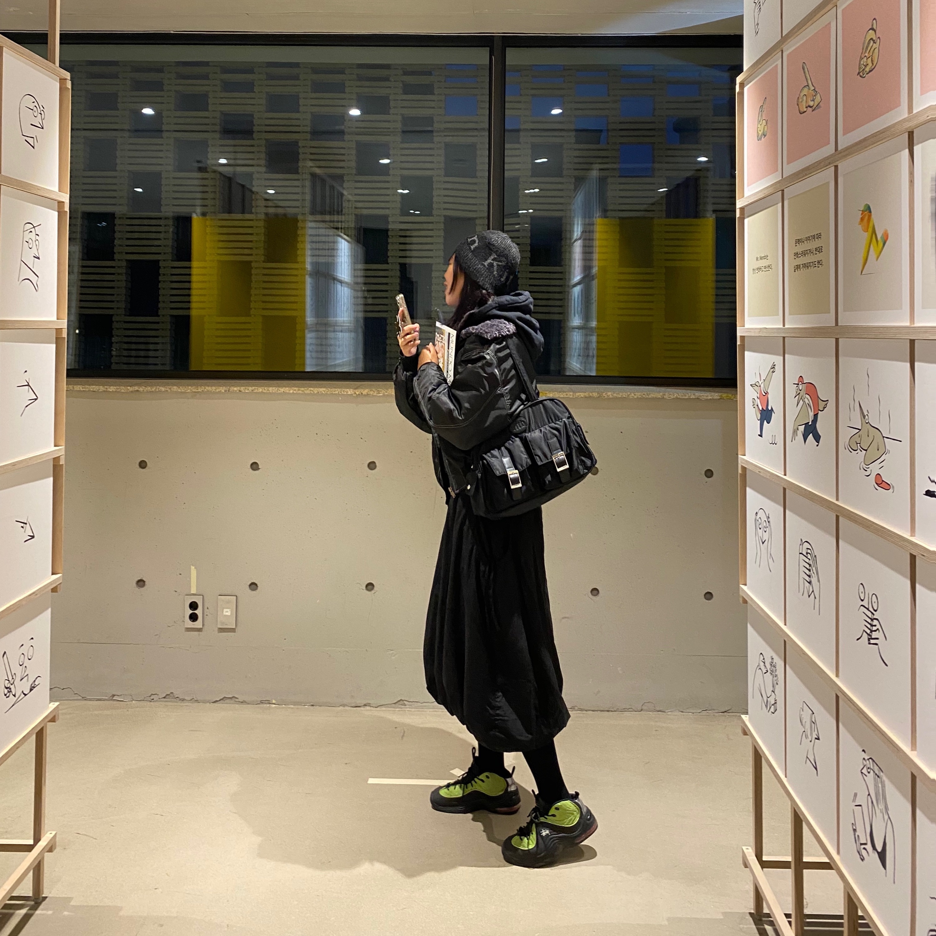Nike x Stussy Air Penny II Vivid Green and Black, Monamhee Bred Keyring with Pink Pants Brown 착용 스타일 - 2