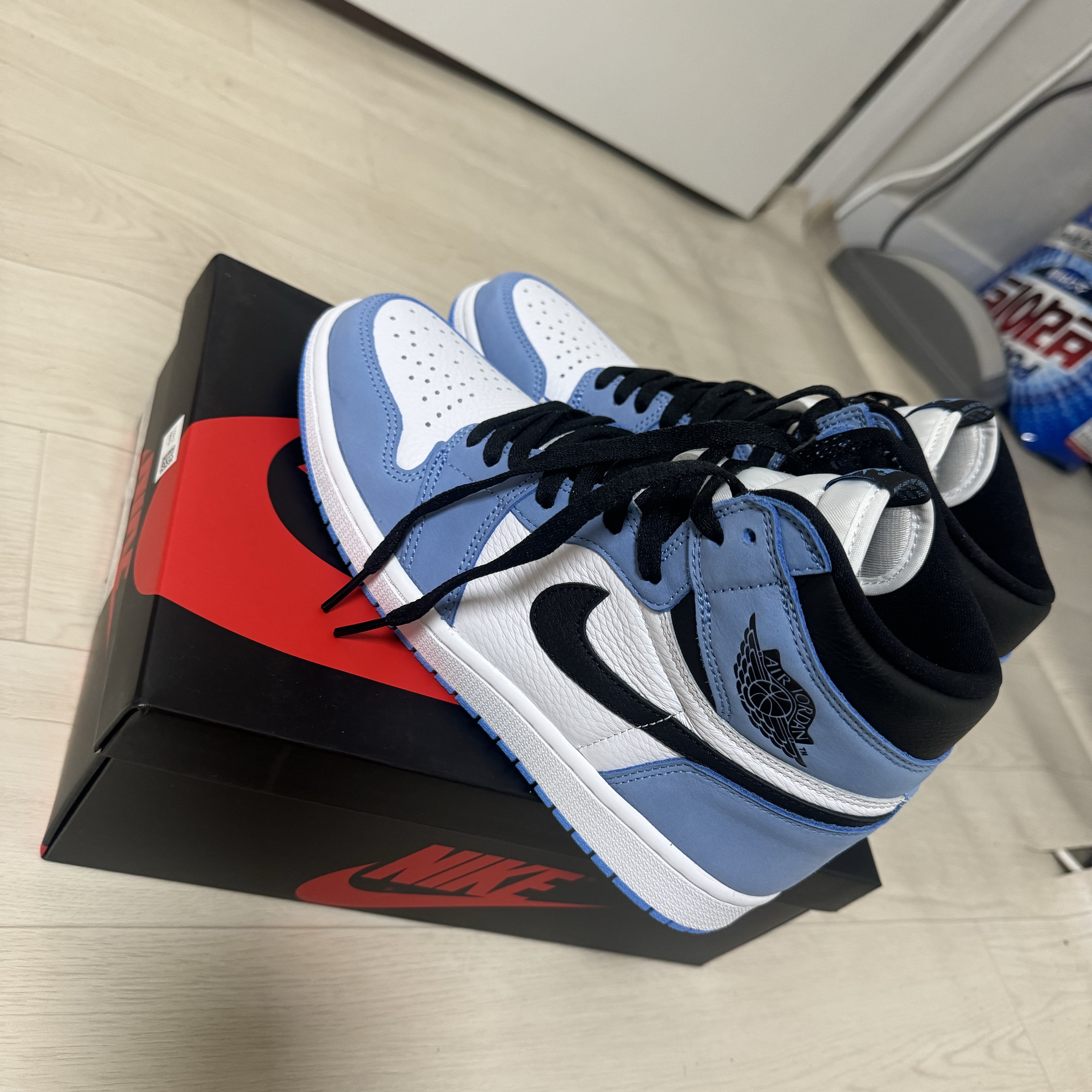 Jordan 1 Retro High OG University Blue 착용 스타일 - 2
