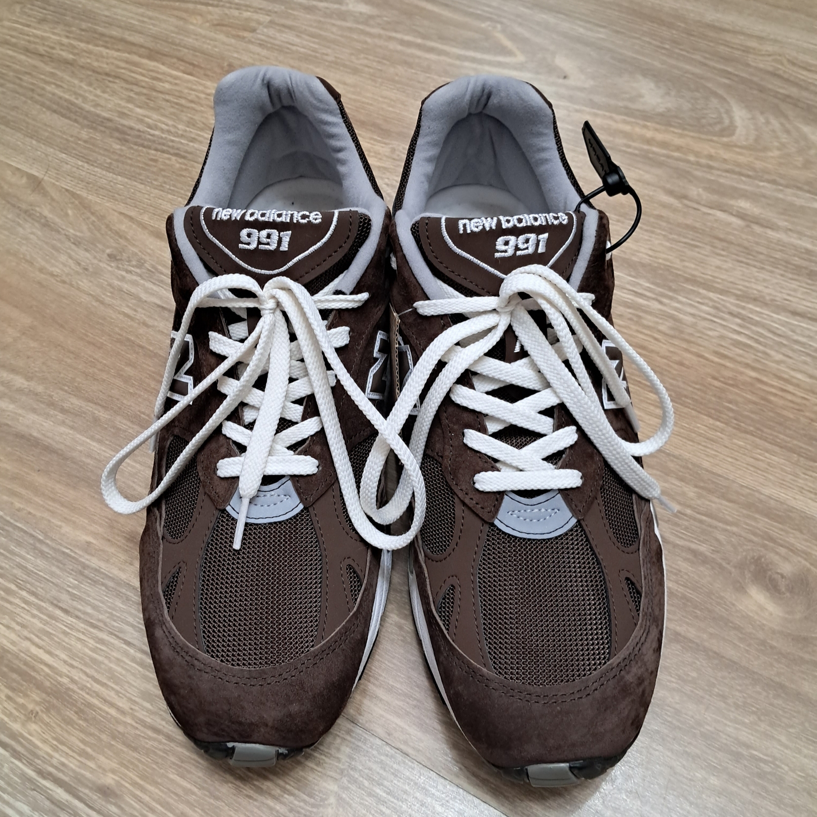 New Balance 991 Made in UK Mocha Brown 착용 스타일 - 1