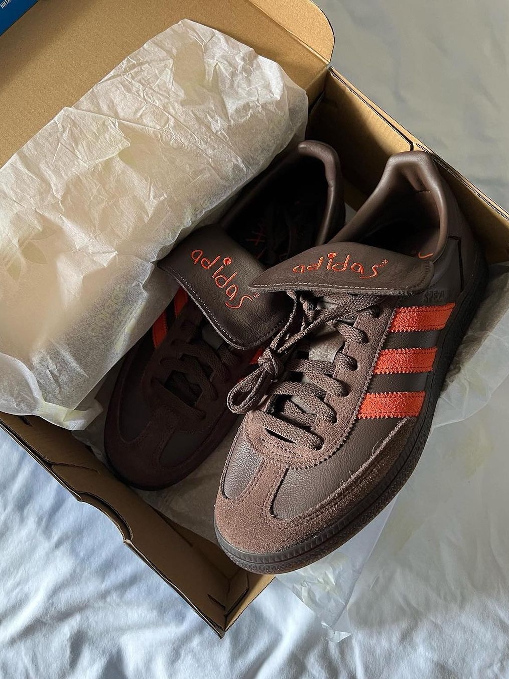 Adidas Spezial Handball Core Black Cloud White, Adidas Spezial Handball Light Blue 착용 스타일 - 6