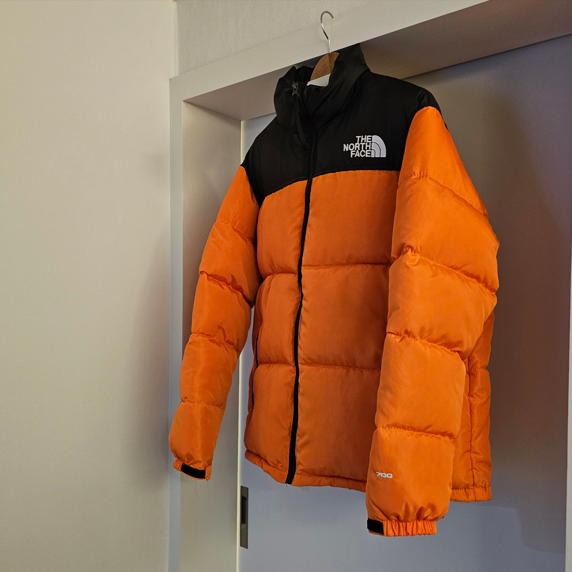 The North Face 1996 Eco Nuptse Jacket Orange 착용 스타일