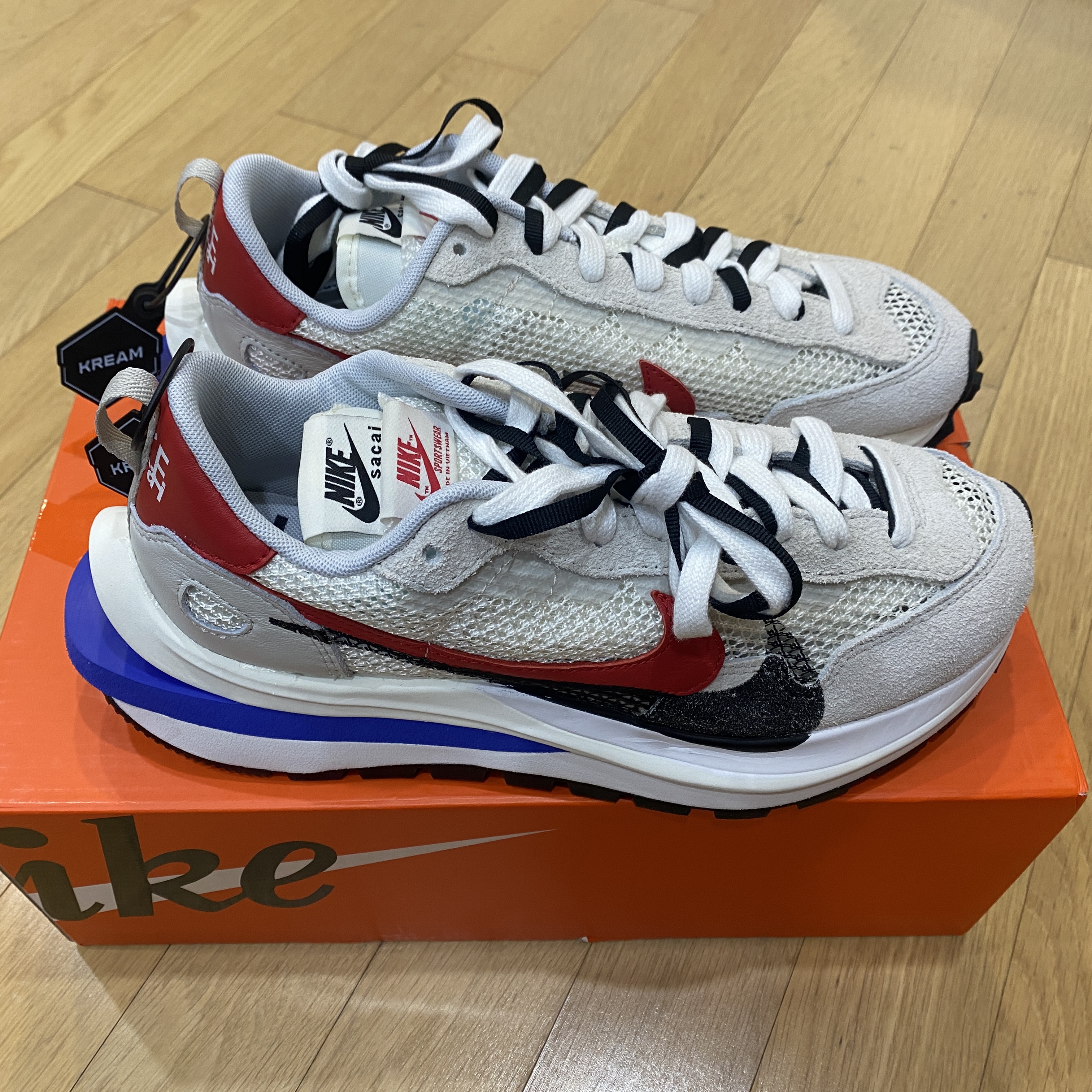Nike x Sacai VaporWaffle Royal Fuchsia 착용 스타일