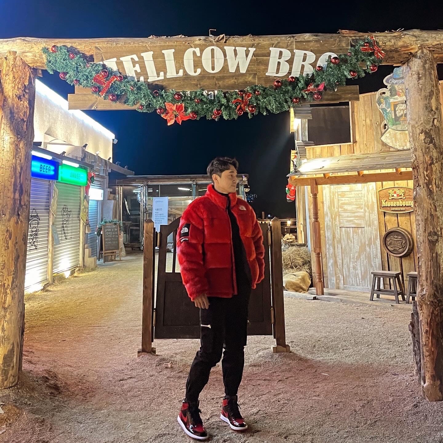 Supreme x The North Face Faux Fur Nuptse Jacket Red - 20FW 착용 스타일 - 2