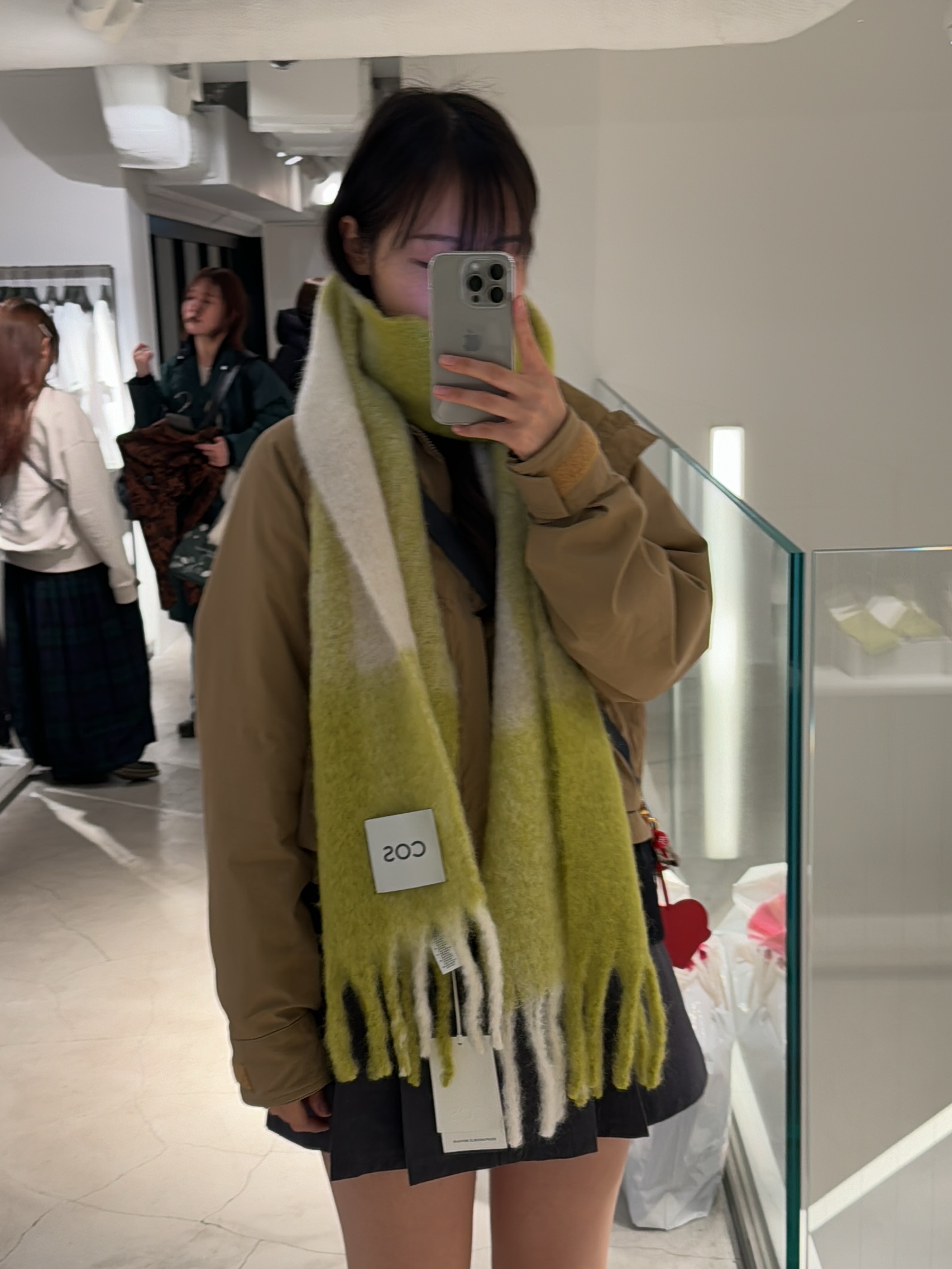 COS Oversized Mohair Blend Muffler Blue Green Checked 착용 스타일