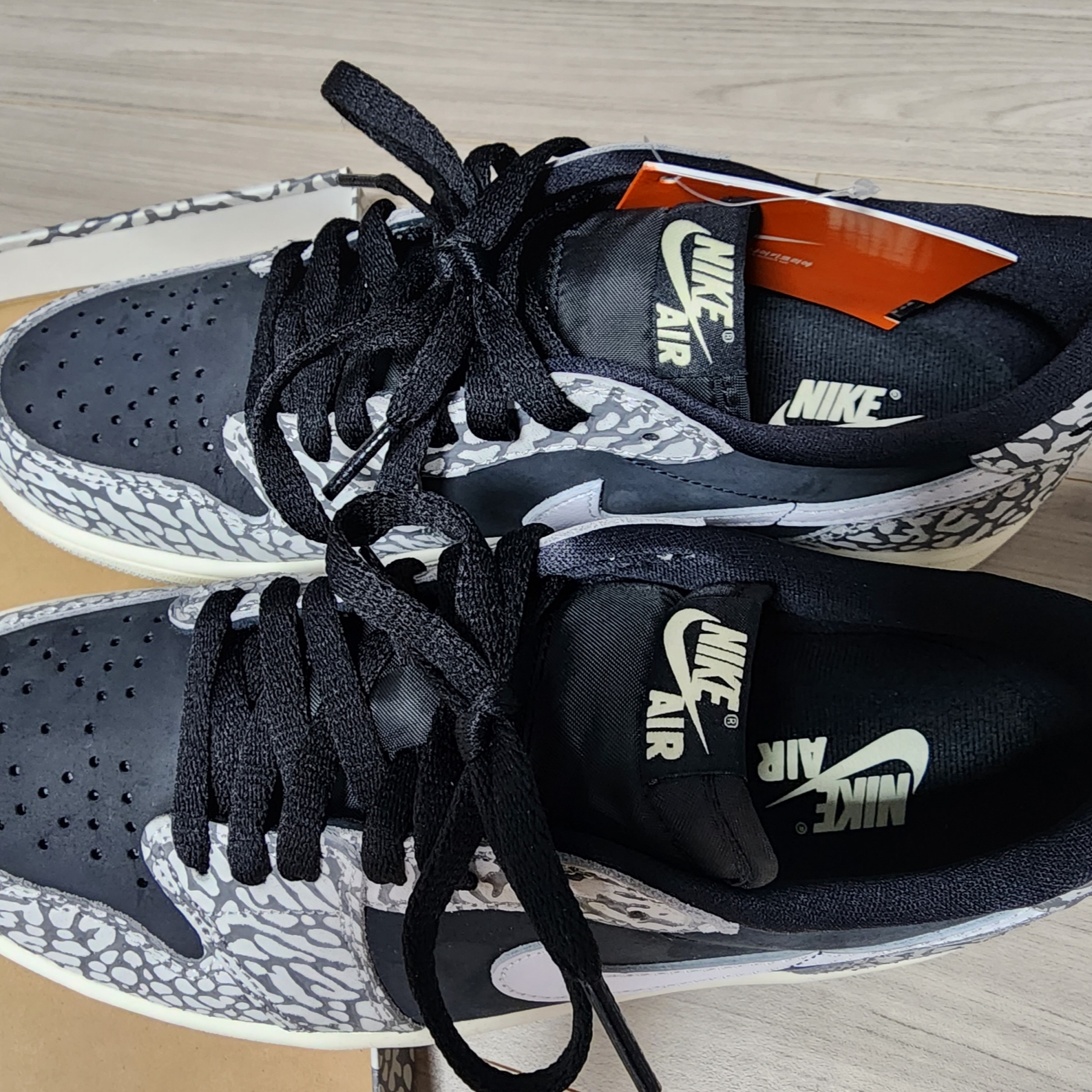 Jordan 1 Retro Low OG Black Cement 착용 스타일 - 1
