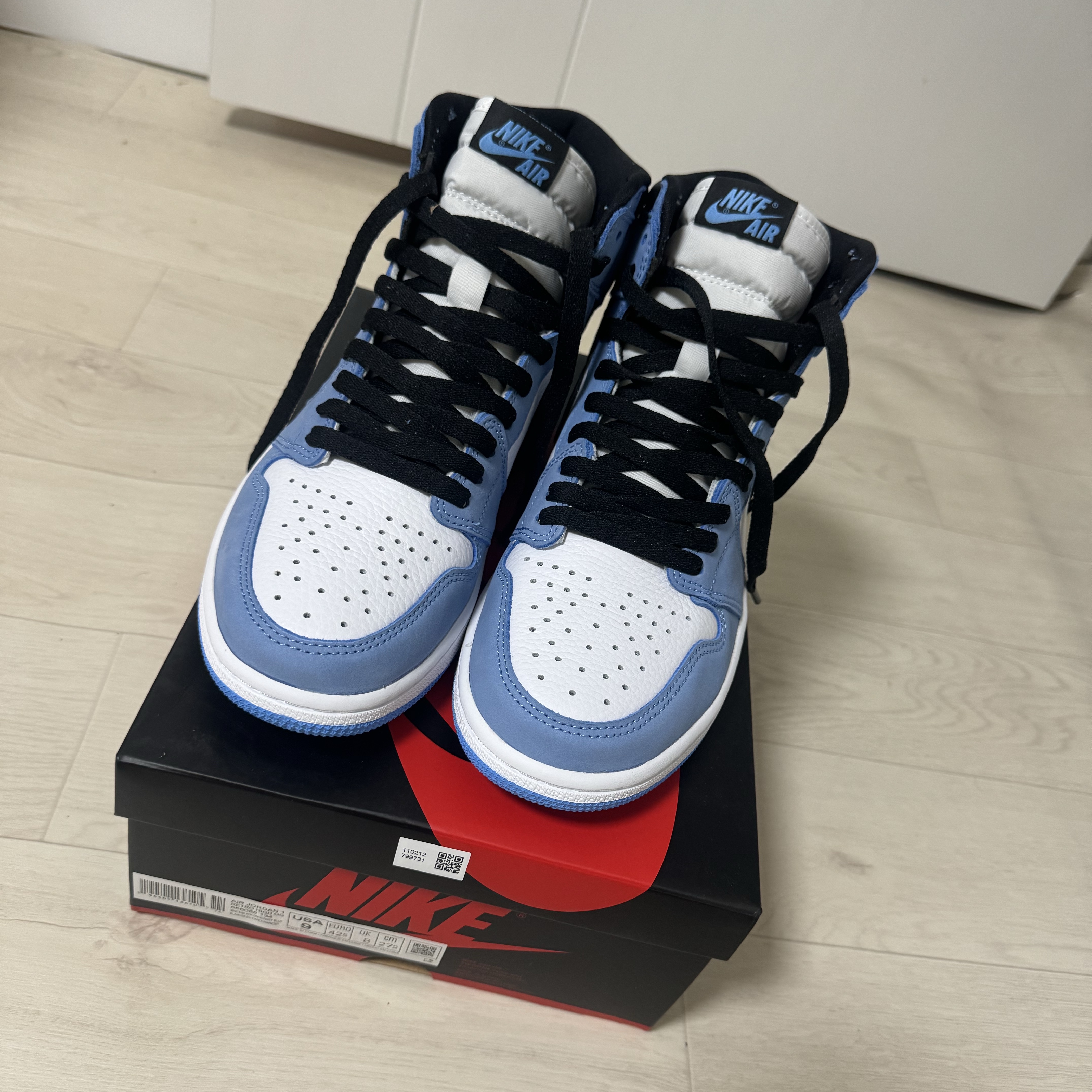 Jordan 1 Retro High OG University Blue 착용 스타일 - 1