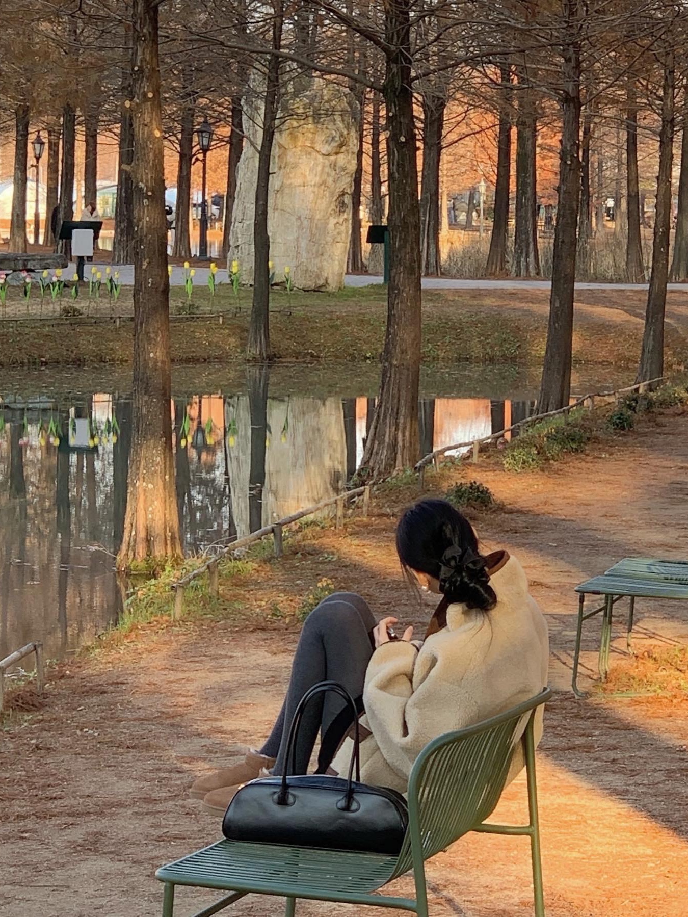 (W) UGG Classic Ultra Mini Boots Chestnut, STU x Monamhee Stu 착용 스타일 - 2