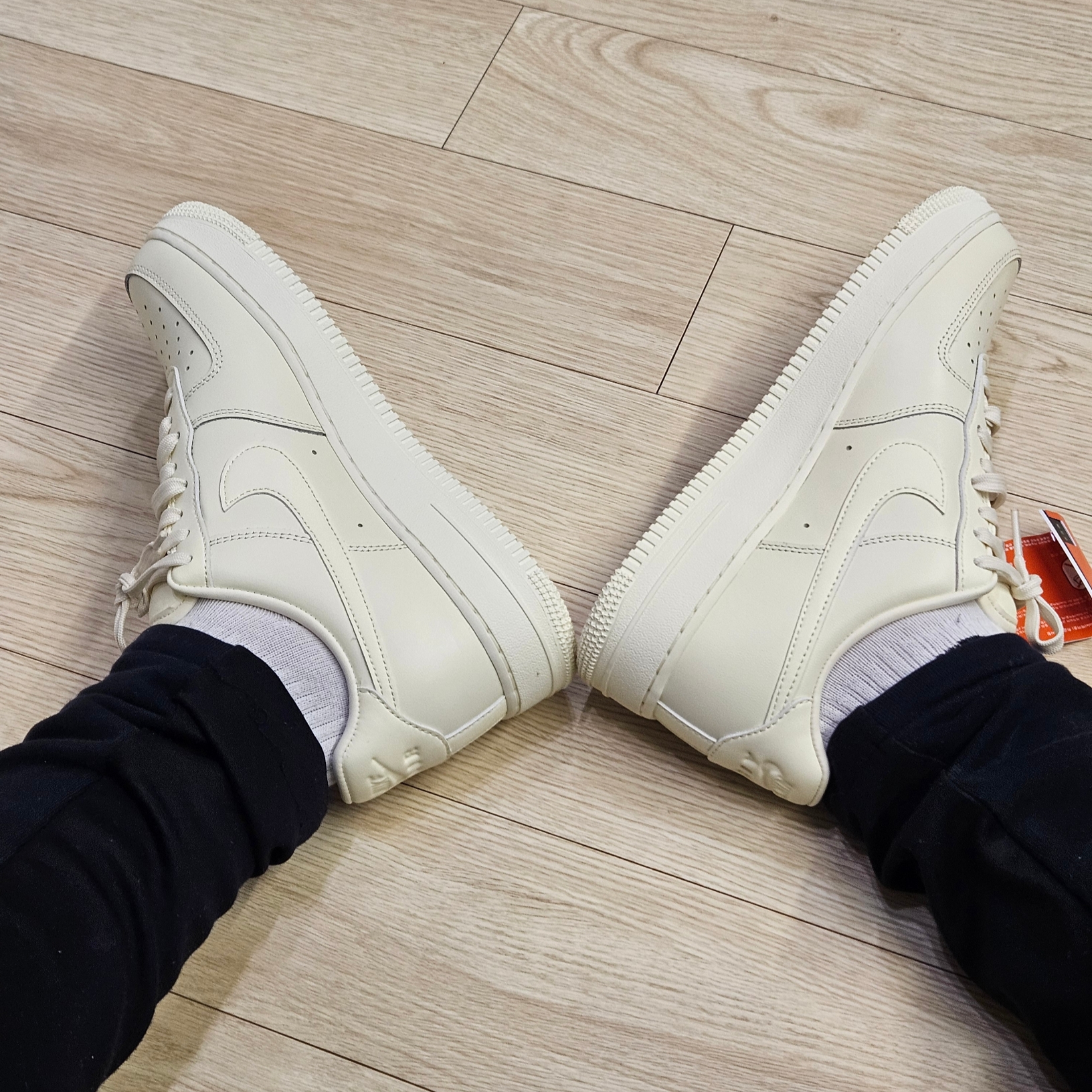 Nike Air Force 1 '07 Coconut Milk 착용 스타일 - 1