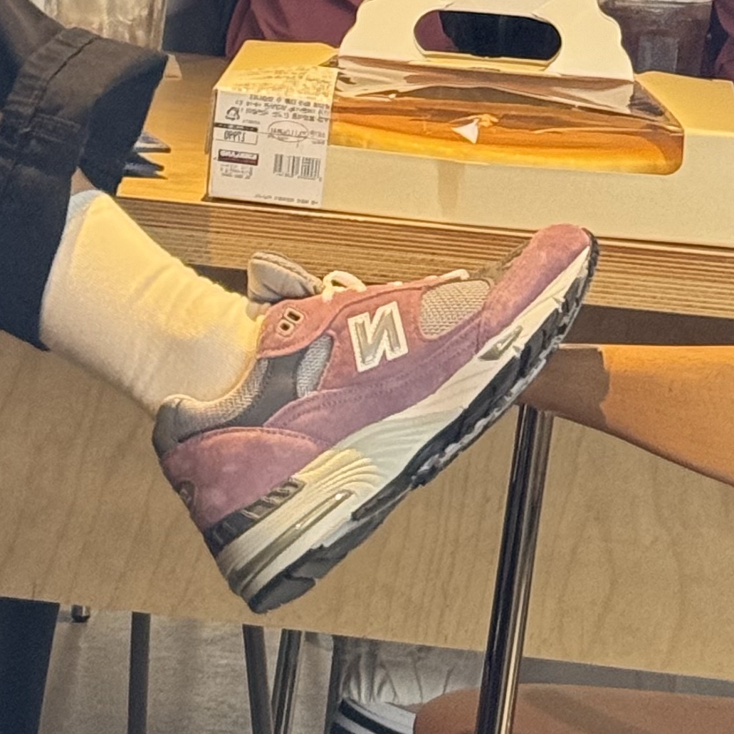 (W) New Balance 991 Made in UK Pink Grey 착용 스타일 - 4