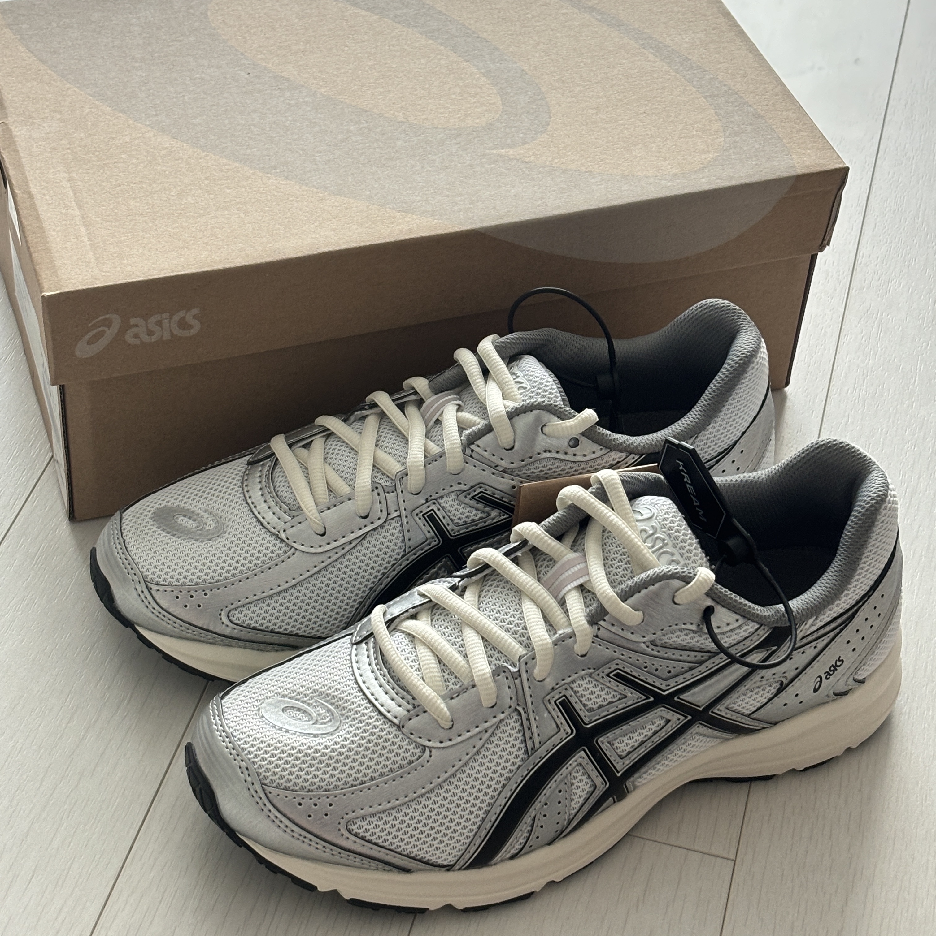 Asics Jog 100 S White Black - 2E Wide 착용 스타일
