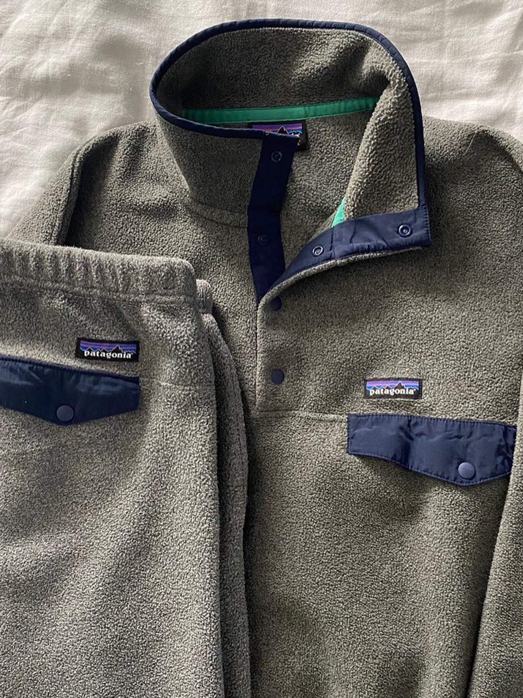 Patagonia Lightweight Synchilla Snap-T Fleece Pullover Oatmeal Heather/Smolder Blue/New Navy, Patagonia Lightweight Synchilla Snap-T Fleece Pullover Nickel Blue 착용 스타일 - 4
